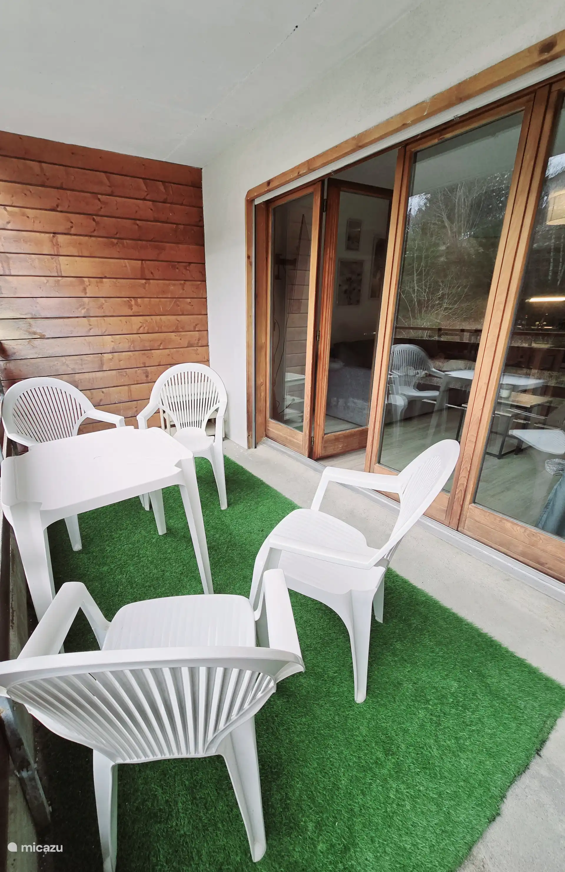 Terrasse mit Gartenmöbeln – Außengastronomie, Miete Torgon Valais