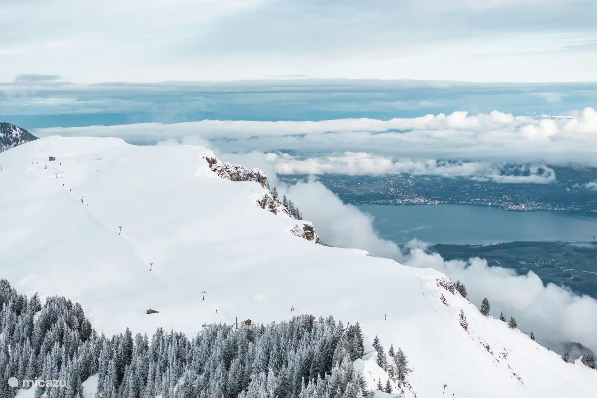Luftaufnahme des Skigebiets Torgon — Portes du Soleil, 600 km Pisten