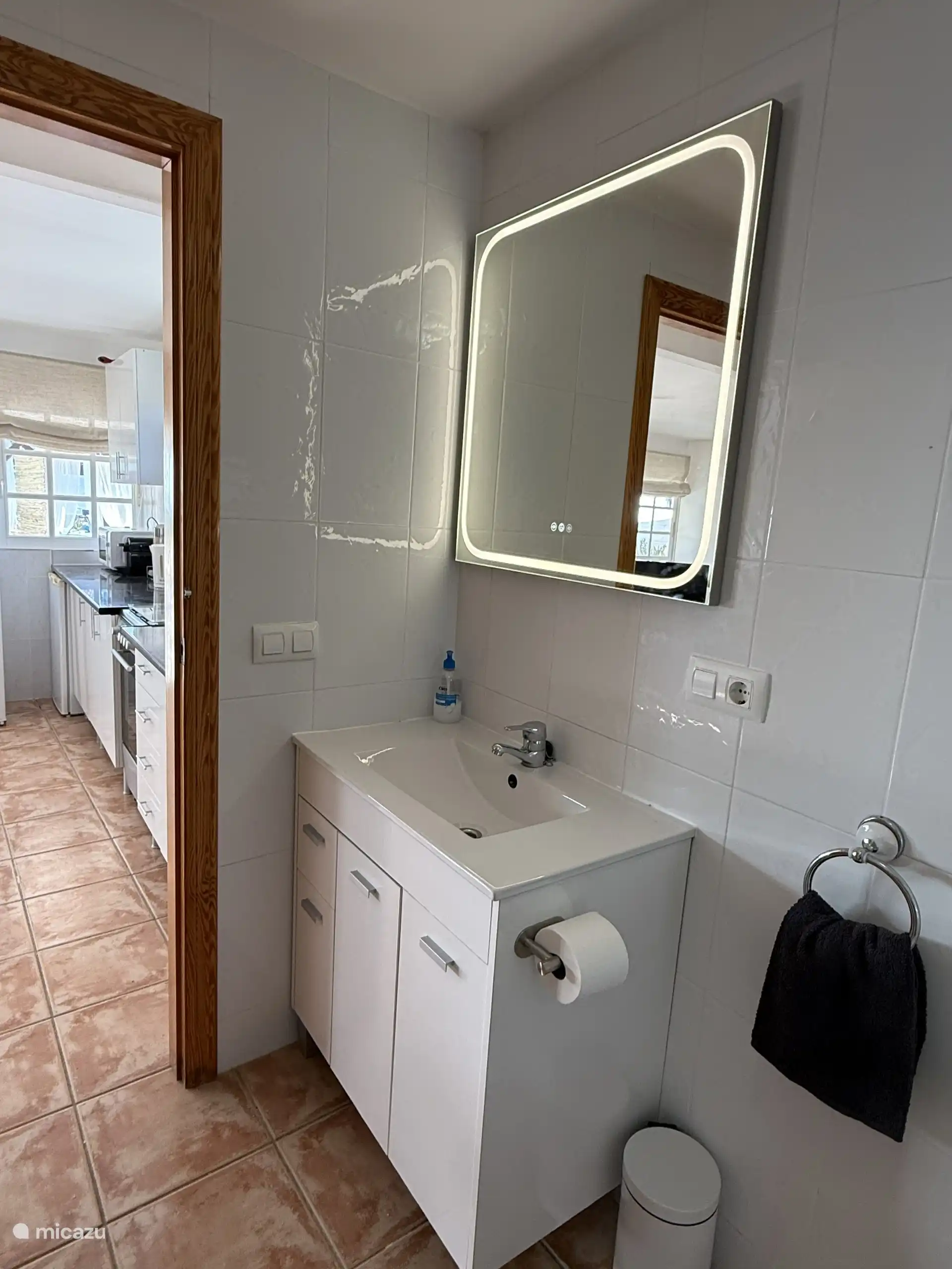 Badkamer van de Casita heeft een verwarmde spiegel