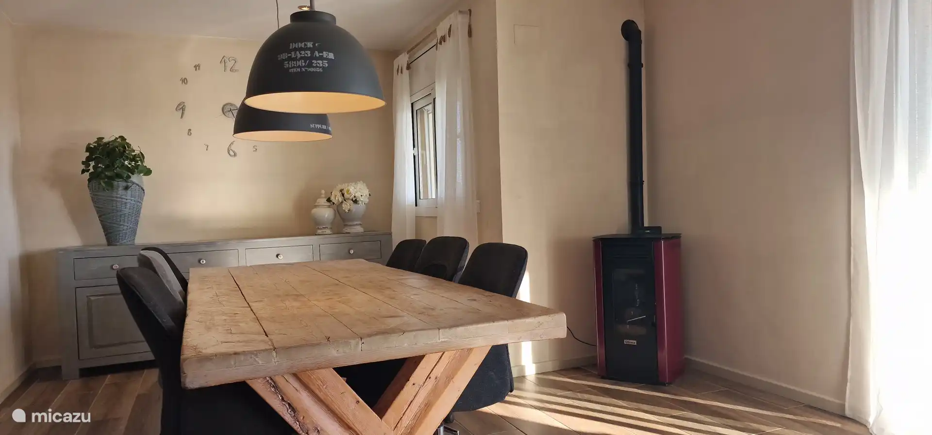 woon/eettafel, pelletkachtel