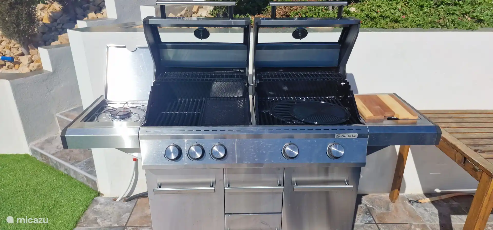 Hudson gas BBQ met wokpit, sausenbakjes, grill en bakplaten.