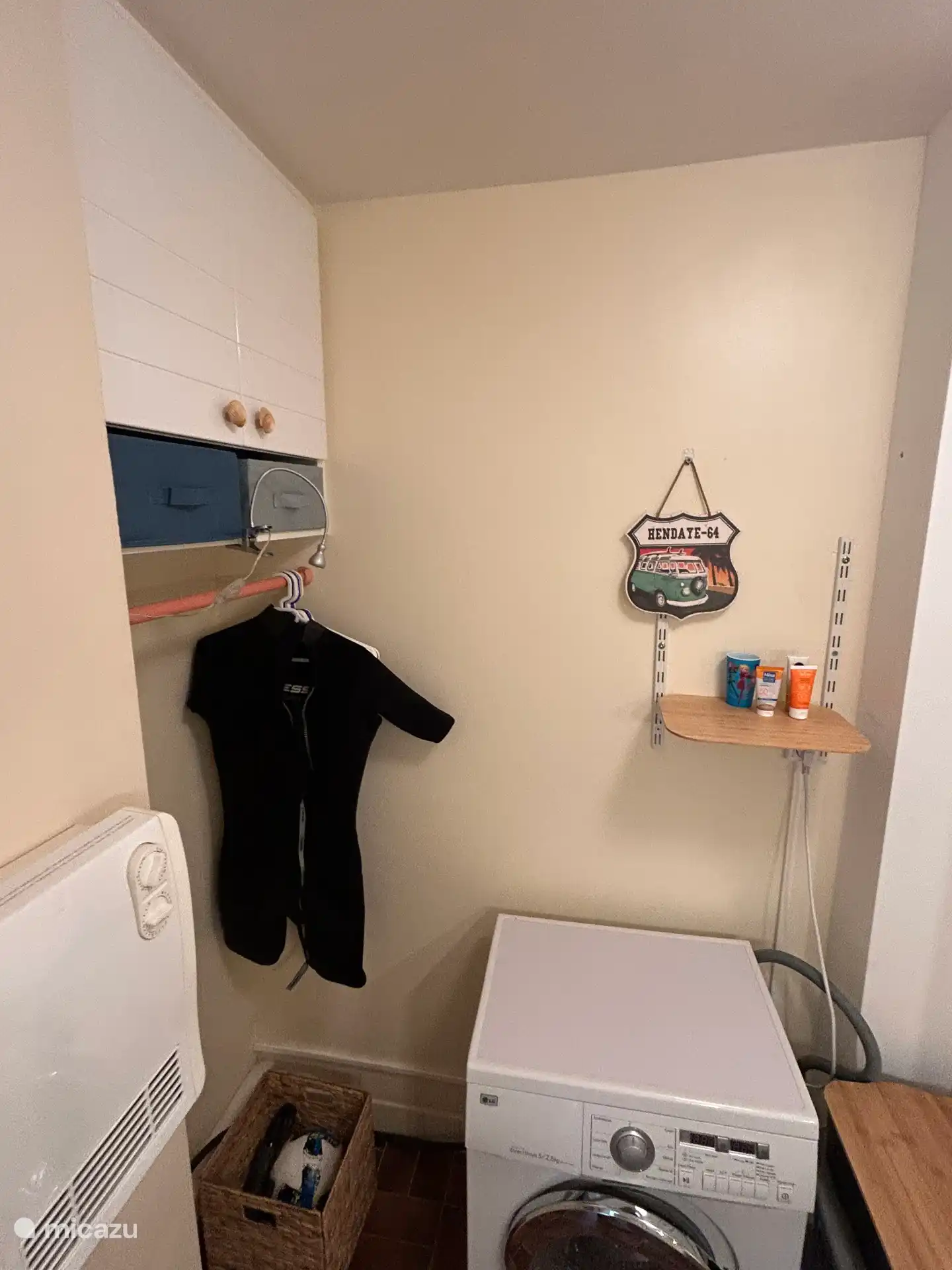 Machine à laver et placard