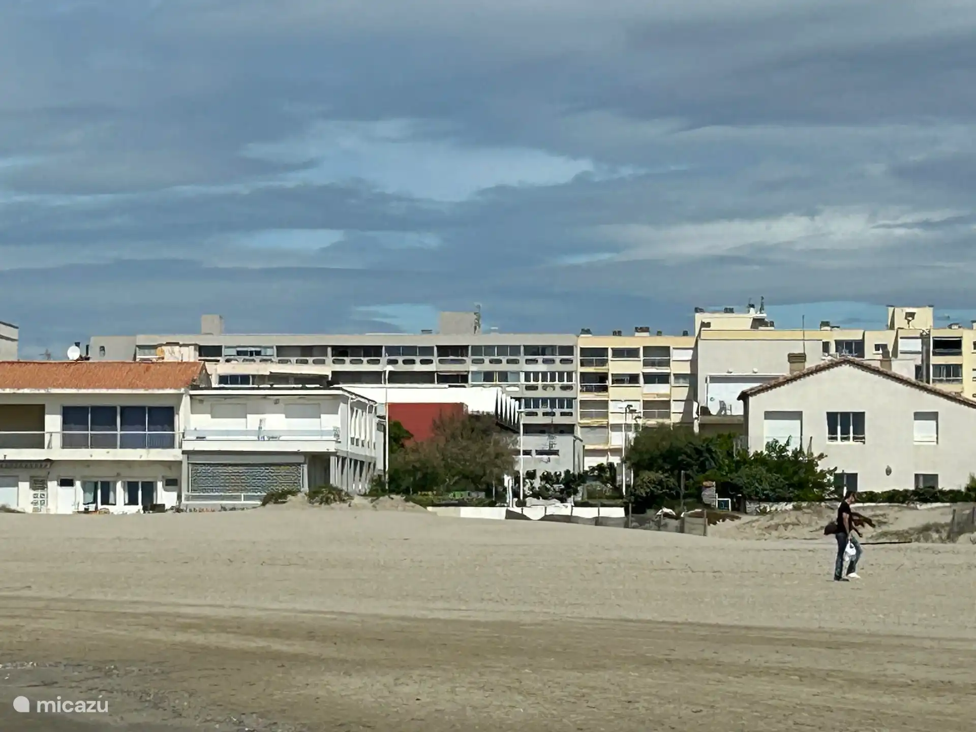 Uitzicht op het appartement vanaf het strand