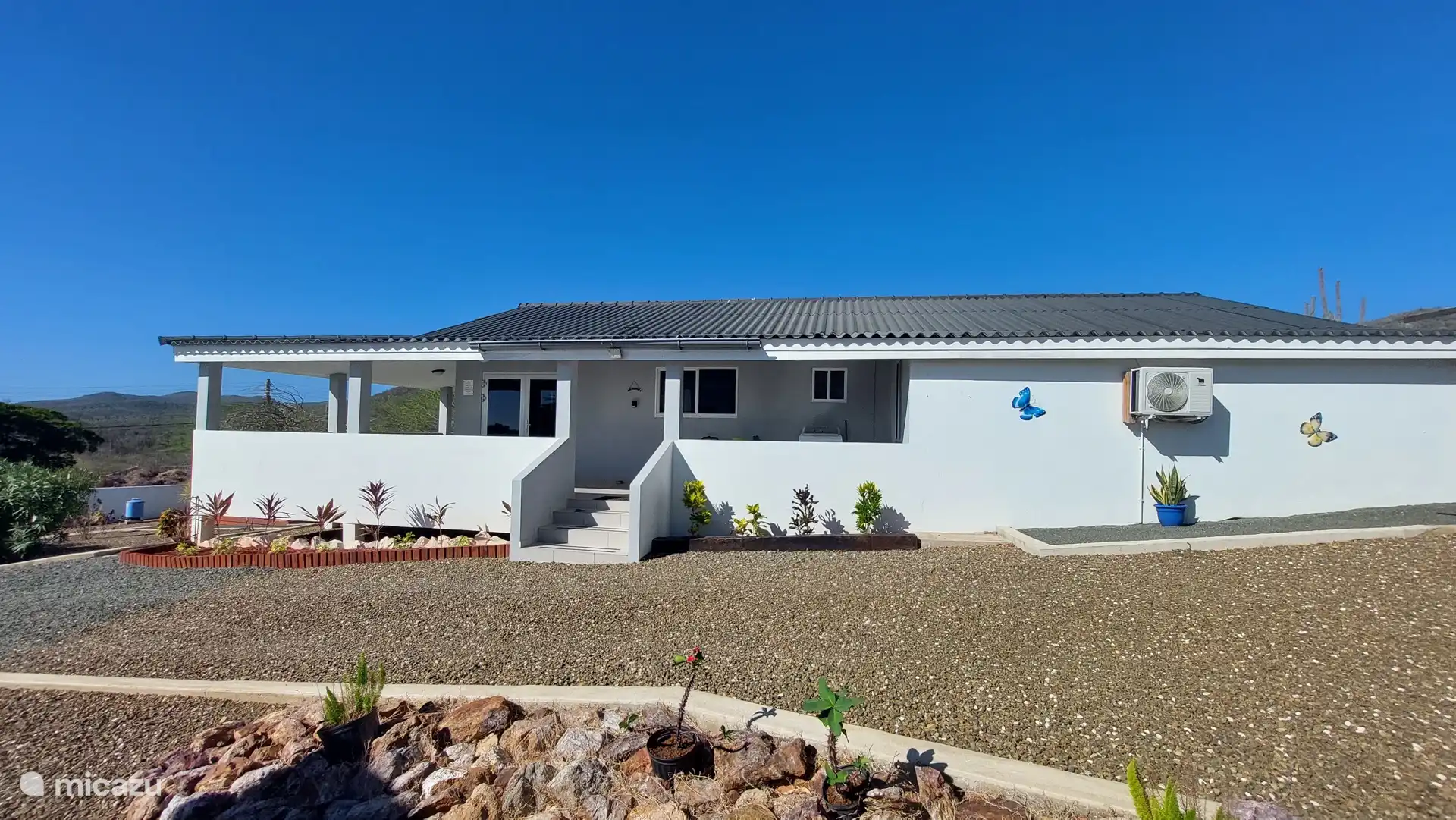 Villa Kadushi beschikt over drie slaapkamers en één badkamer en biedt comfortabel plaats aan maximaal vijf gasten.