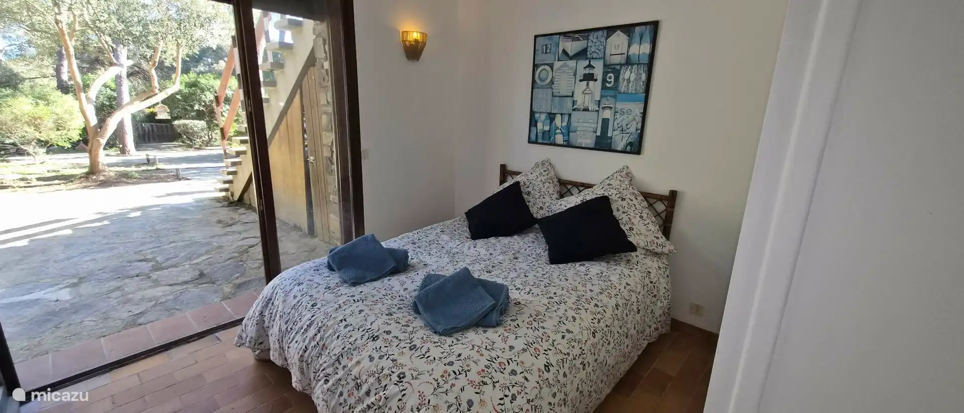 Kamer 2 met dubbel bed 140 x 200 en grote kleerkast