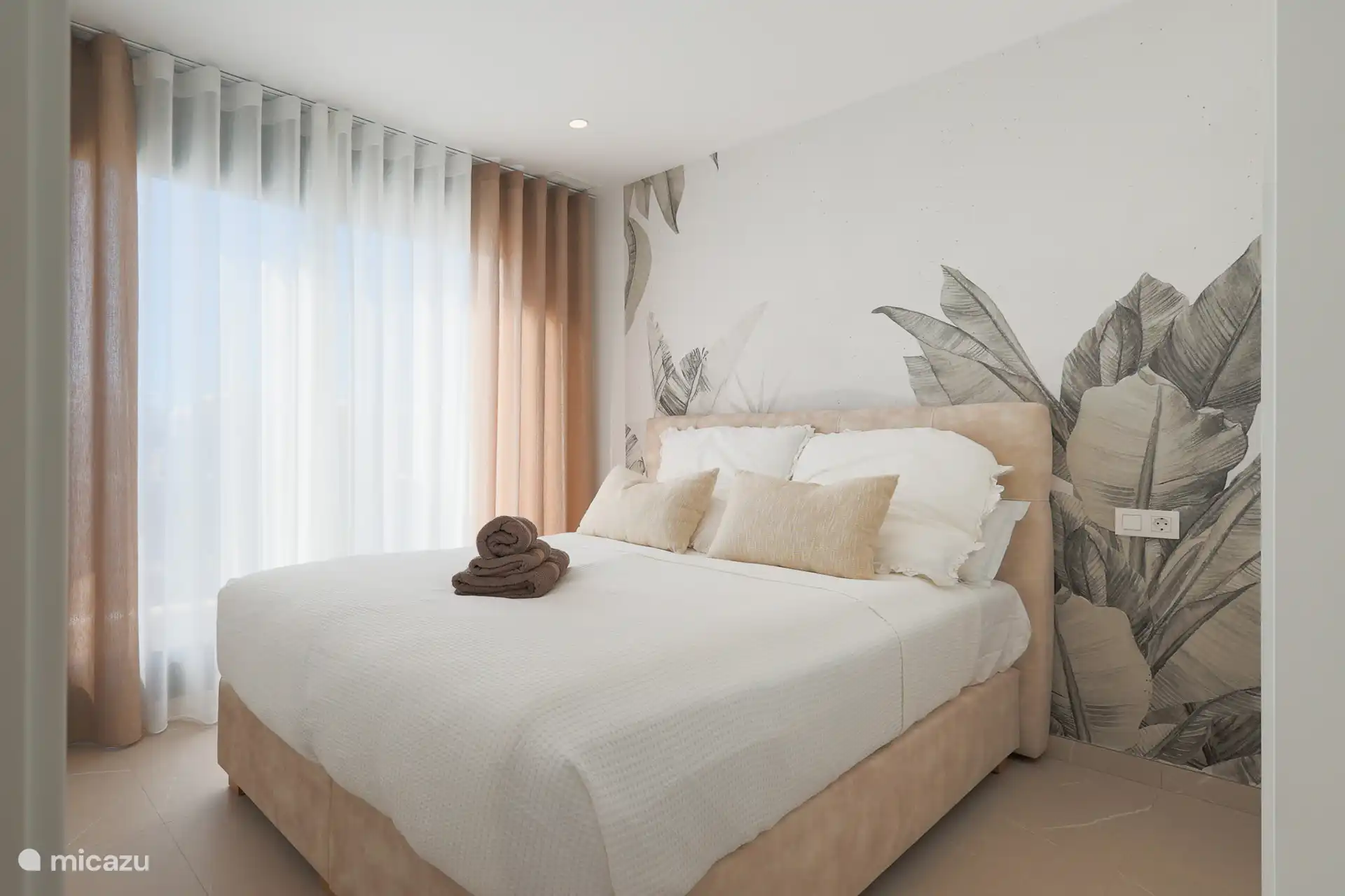 Camas dobles cómodas – Disfruta de una noche de sueño maravilloso en camas dobles cómodas, equipadas con ropa de cama limpia y bien cuidada para una estancia relajante.