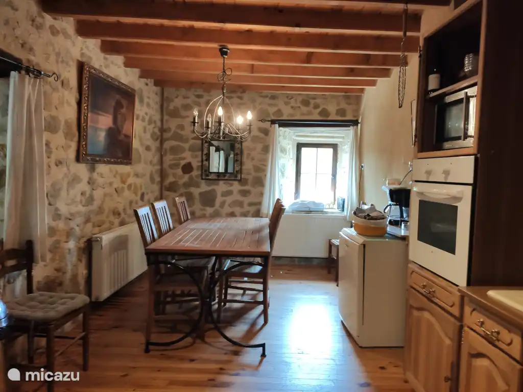 Volledig ingerichte keuken