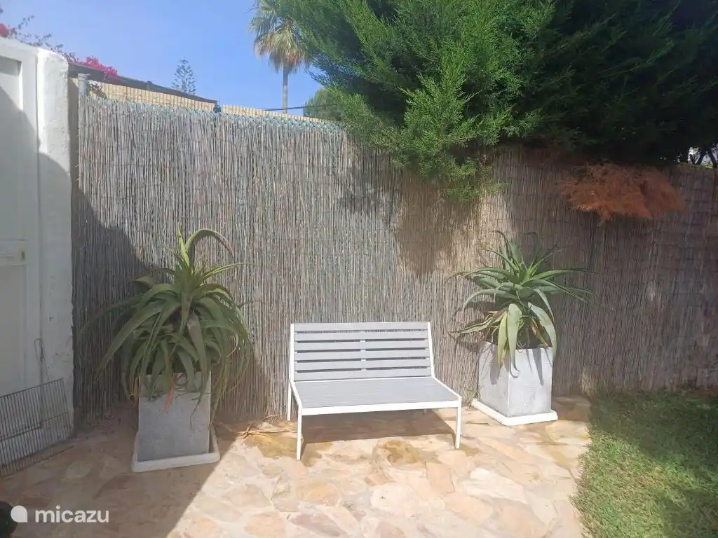 Terras achteraan waar je de laatste zonnestralen kan meepikken