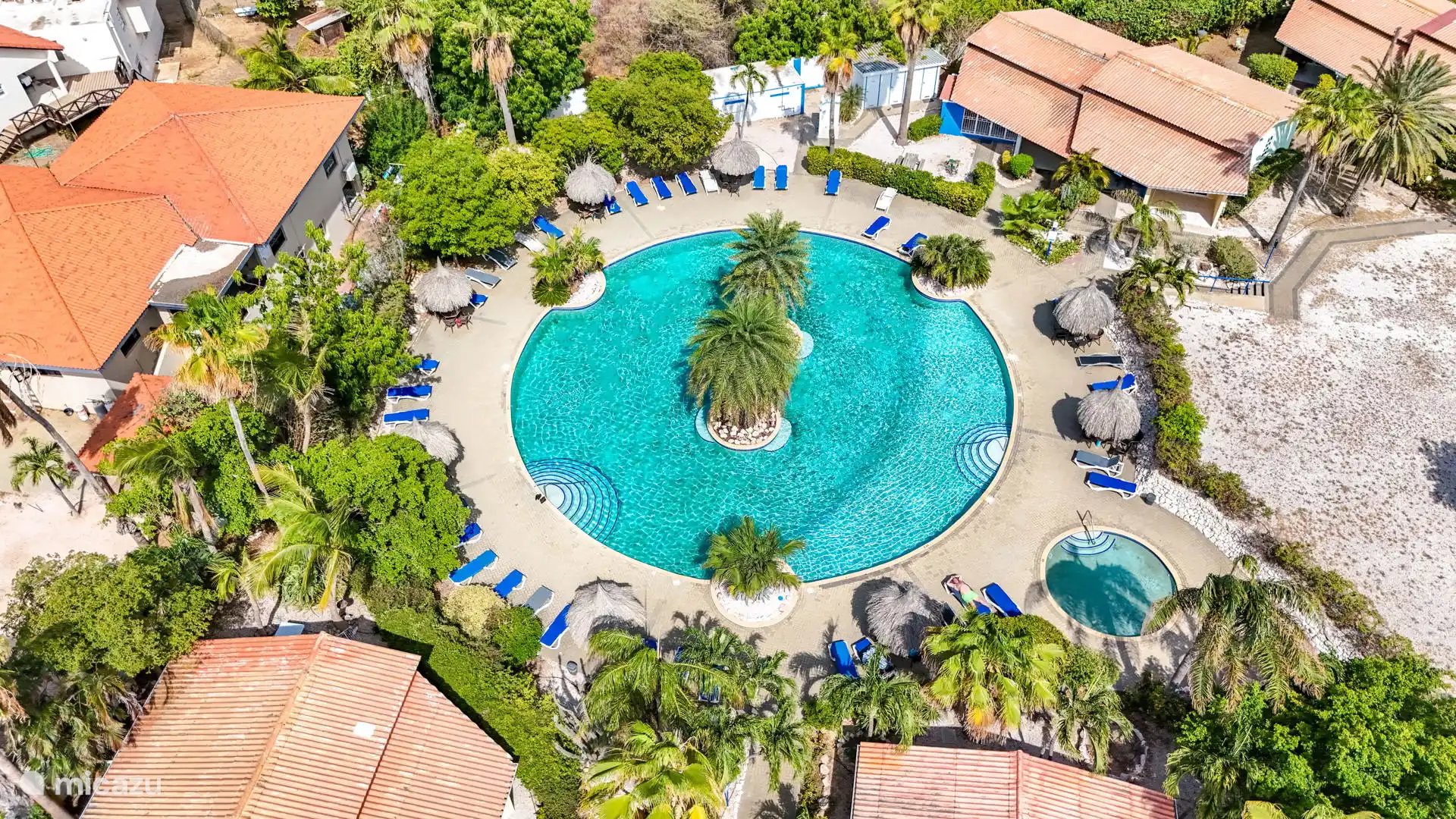 Het gezamenlijke zwembad