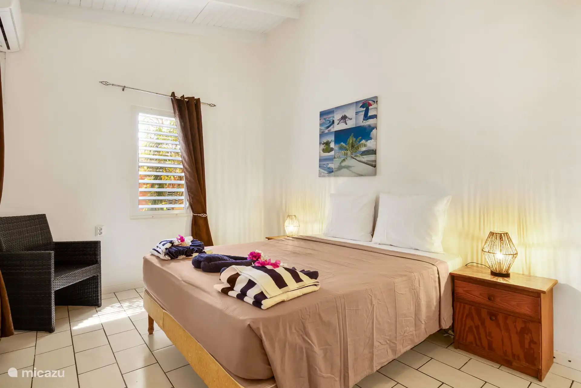 Masterbedroom met kingsize bed