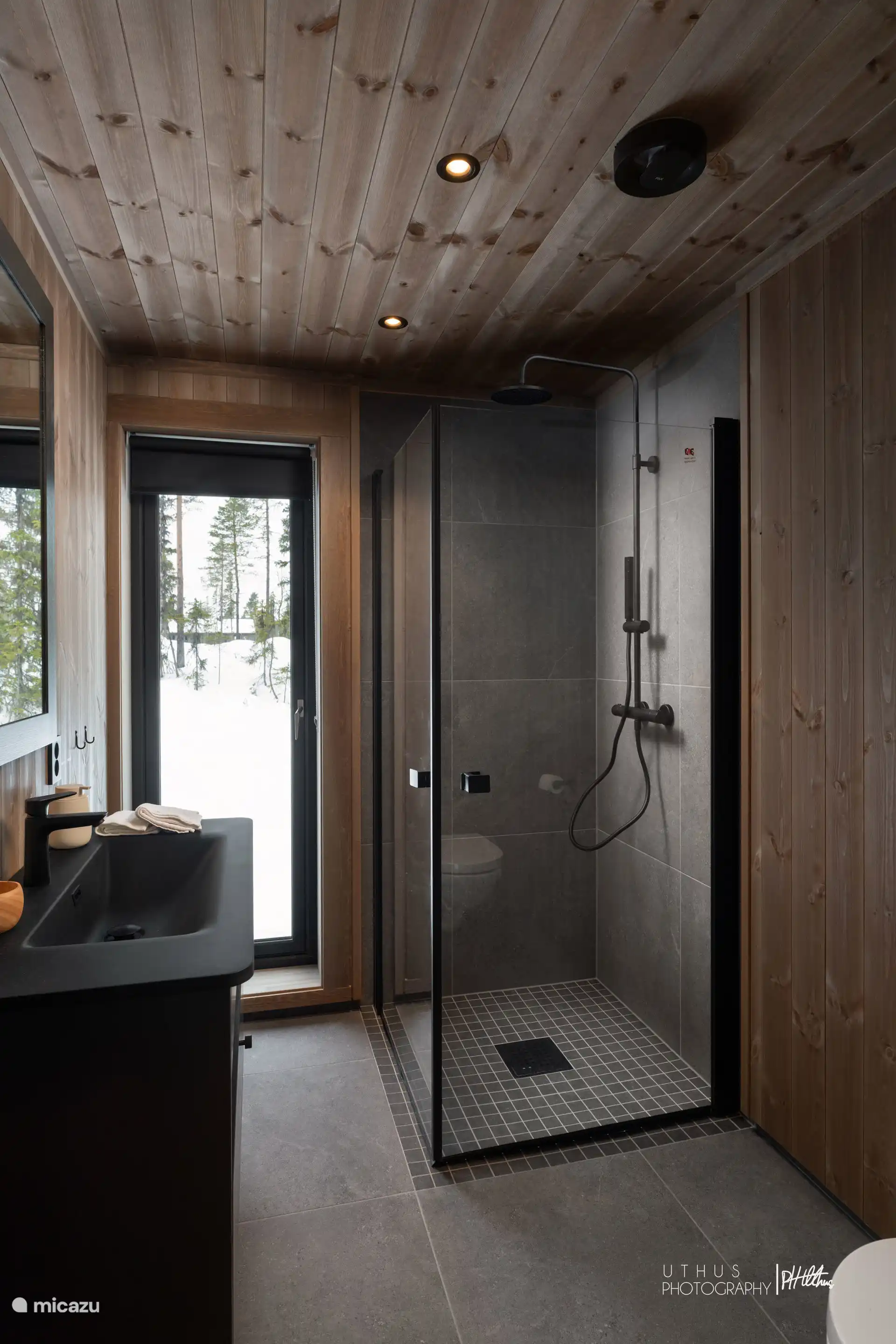 2e badkamer met regendouche