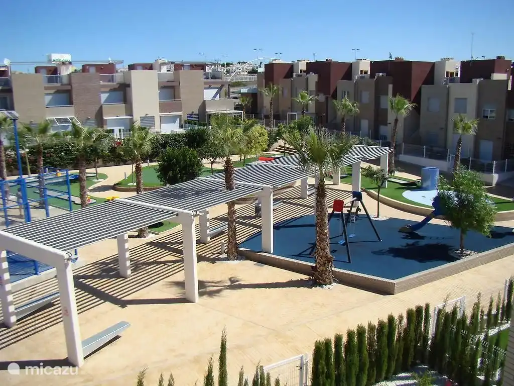 Parque infantil y minigolf