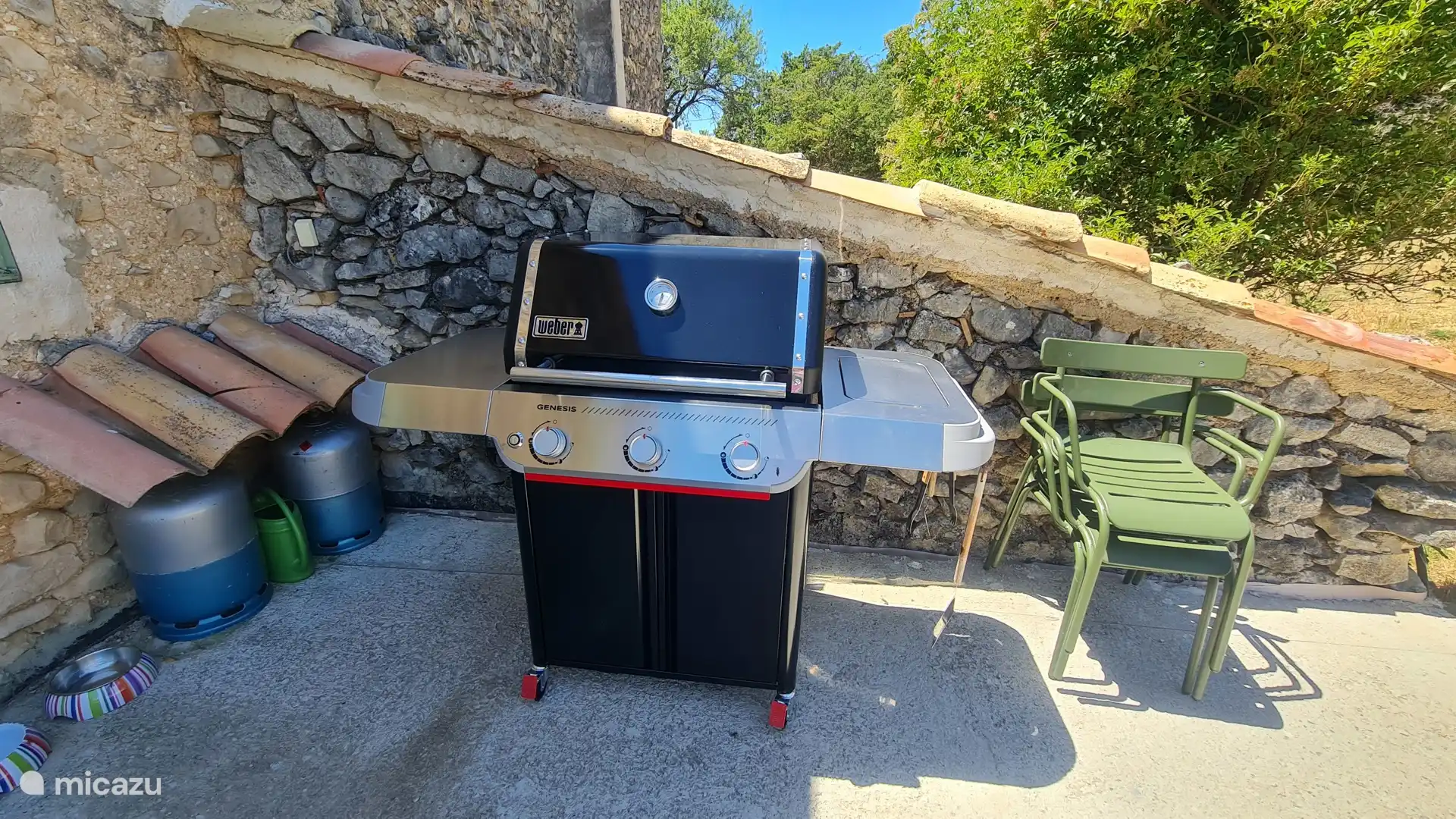 De barbecue en de geïntegreerde plancha.