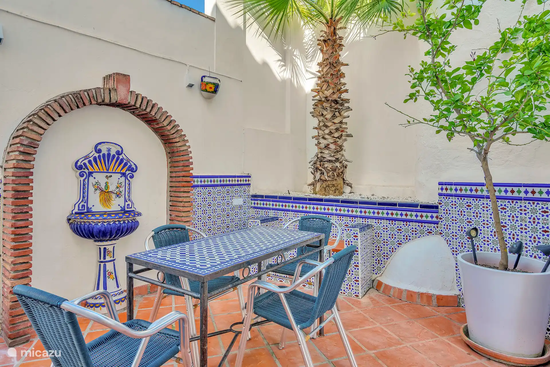 Terras in de entree.