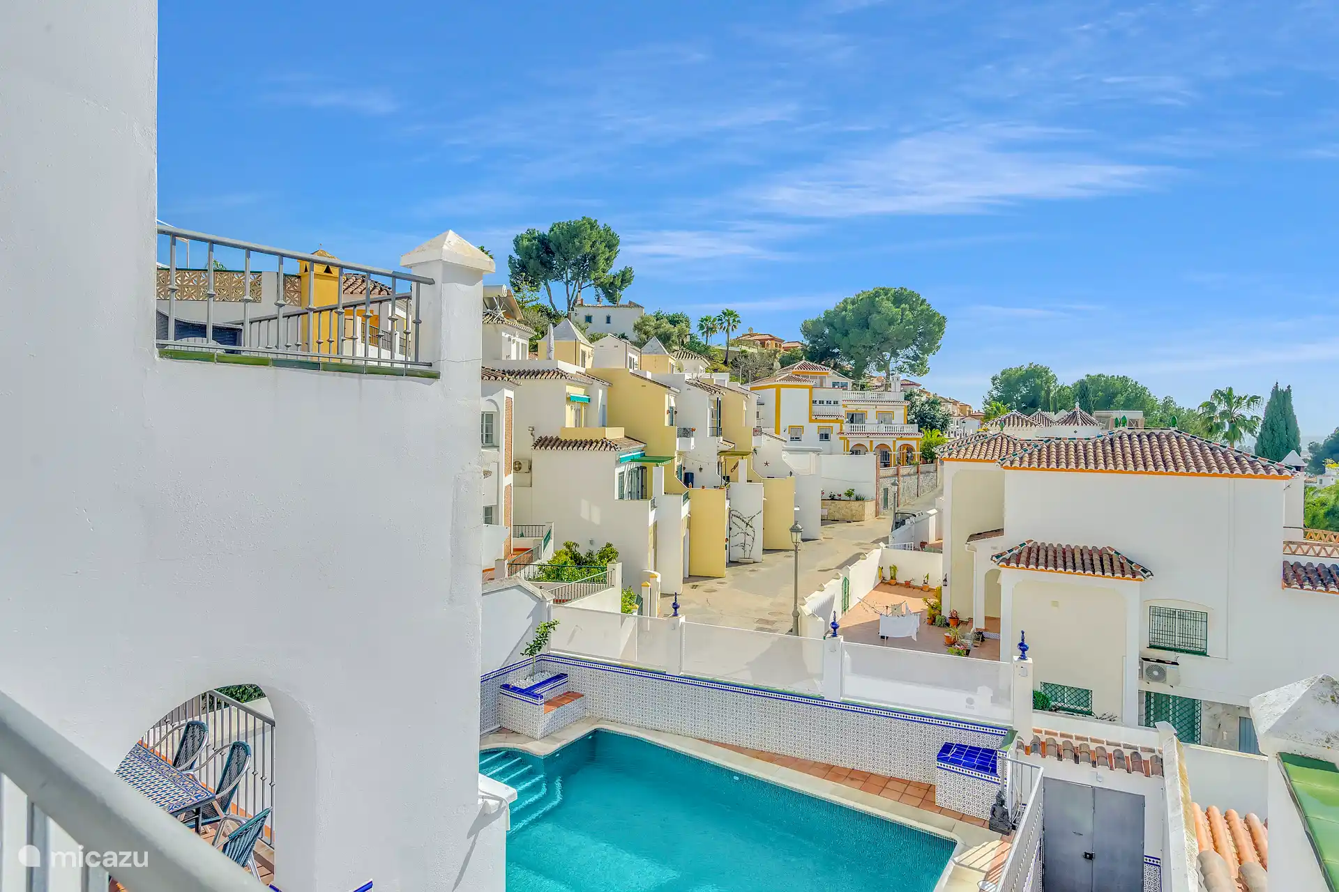 Uitzicht vanaf 1 van de balkons.