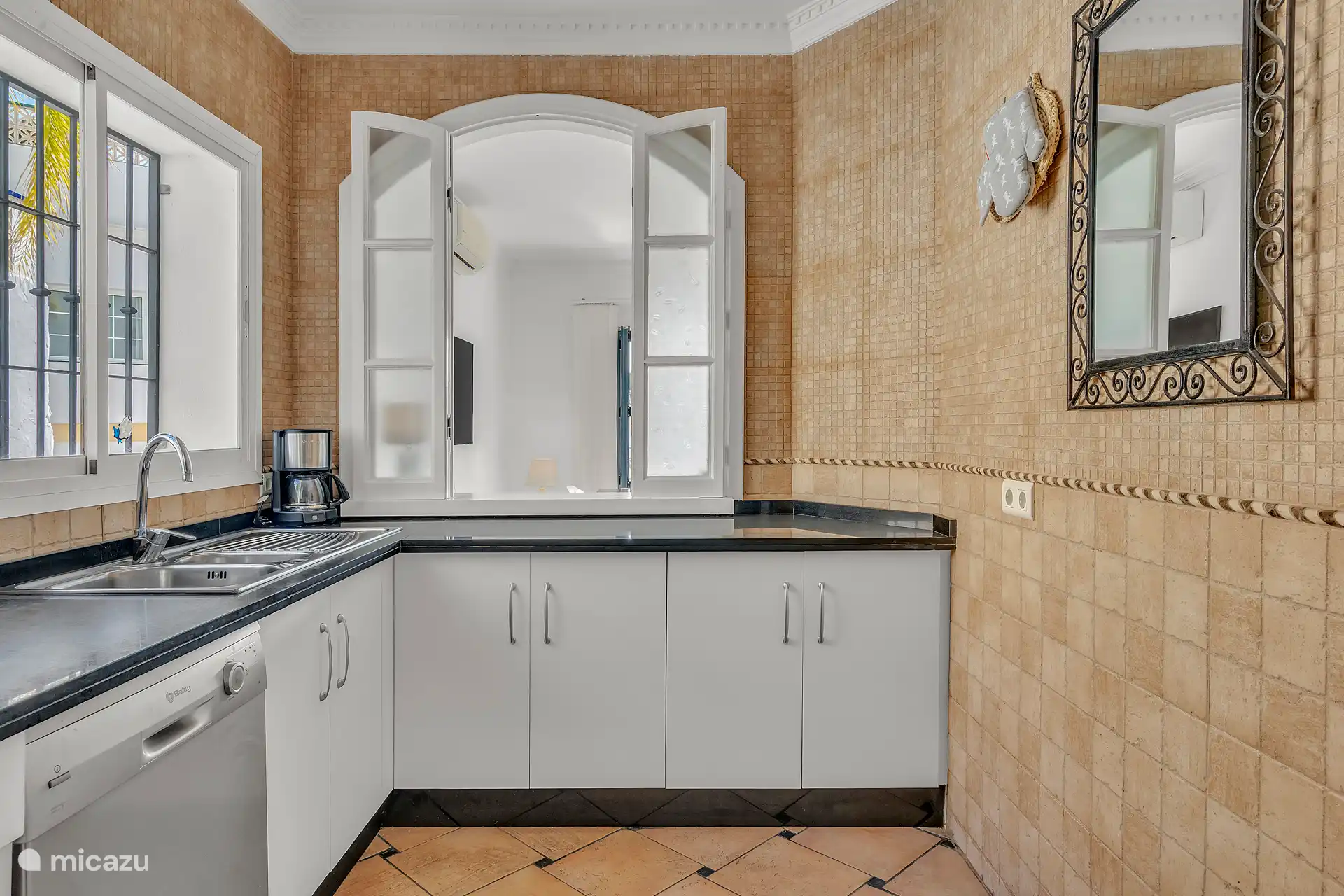 Volledig ingerichte keuken