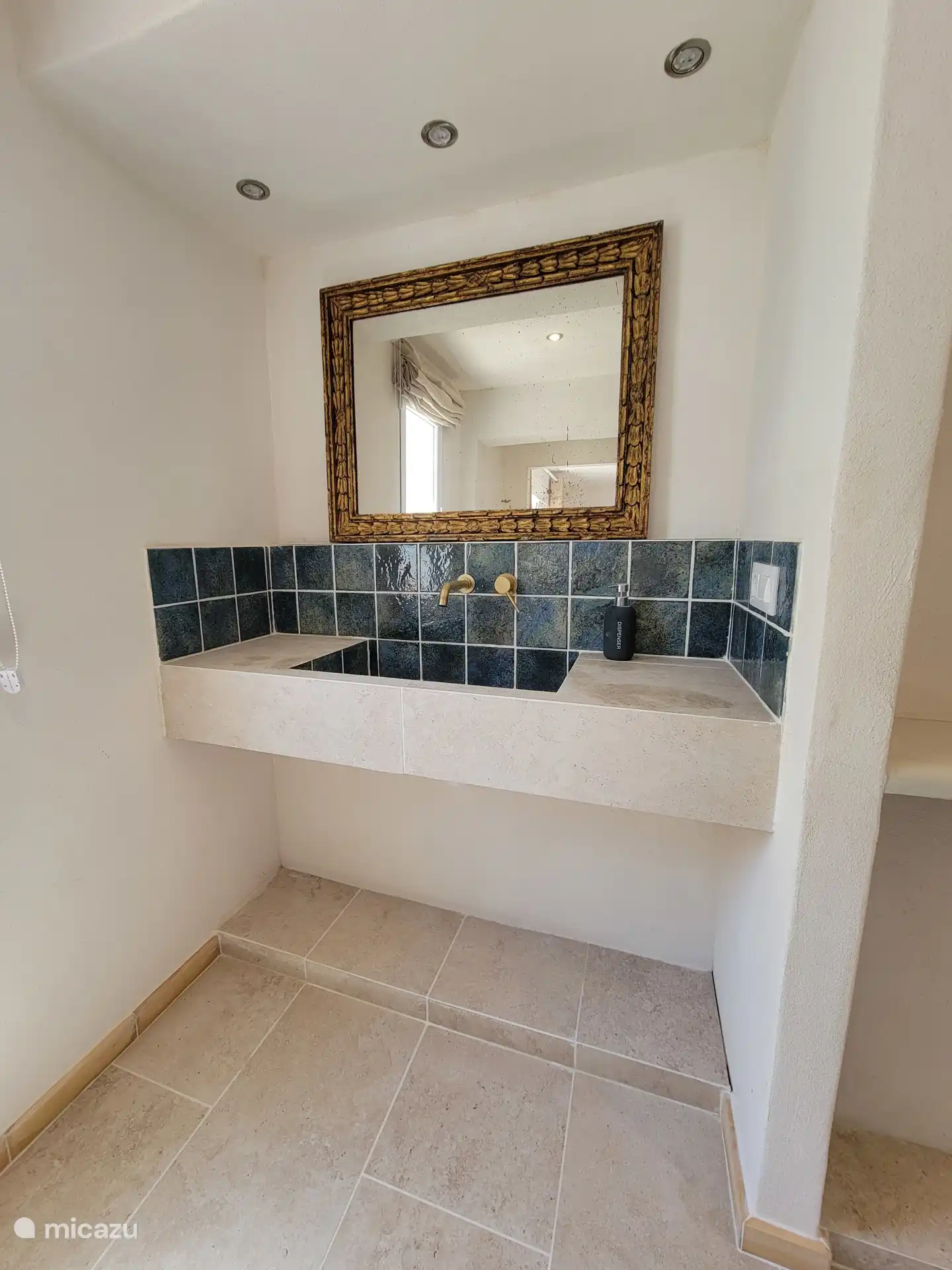 Lavabo in slaapkamer 1