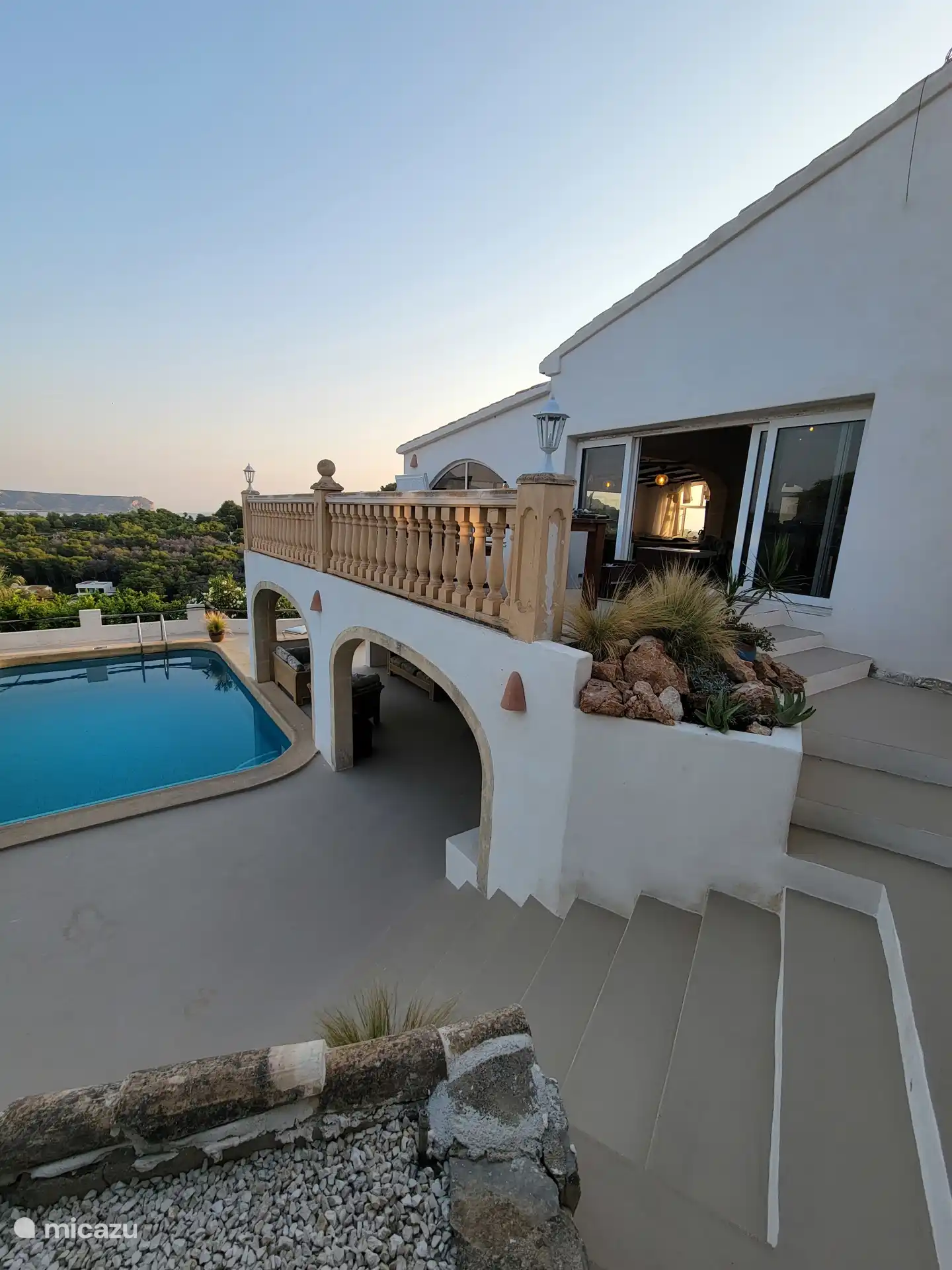 Balcon met uitzicht op de Montgo en de vuurtoren van San Antonio