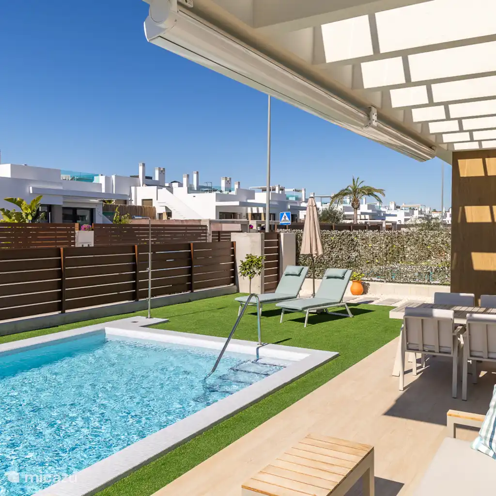 Luxe villa + zwembad nabij golfbaan!