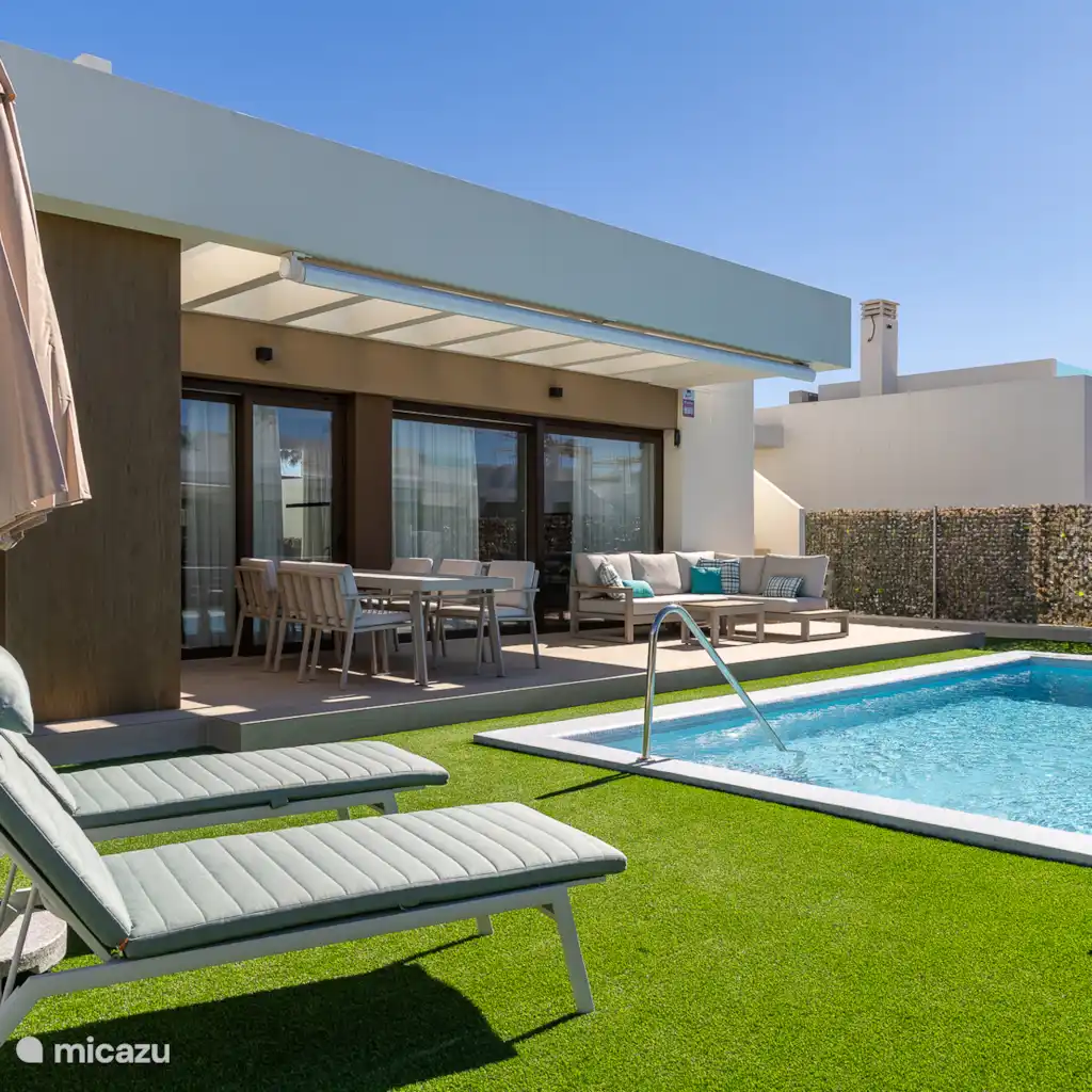 Luxe villa + zwembad nabij golfbaan!
