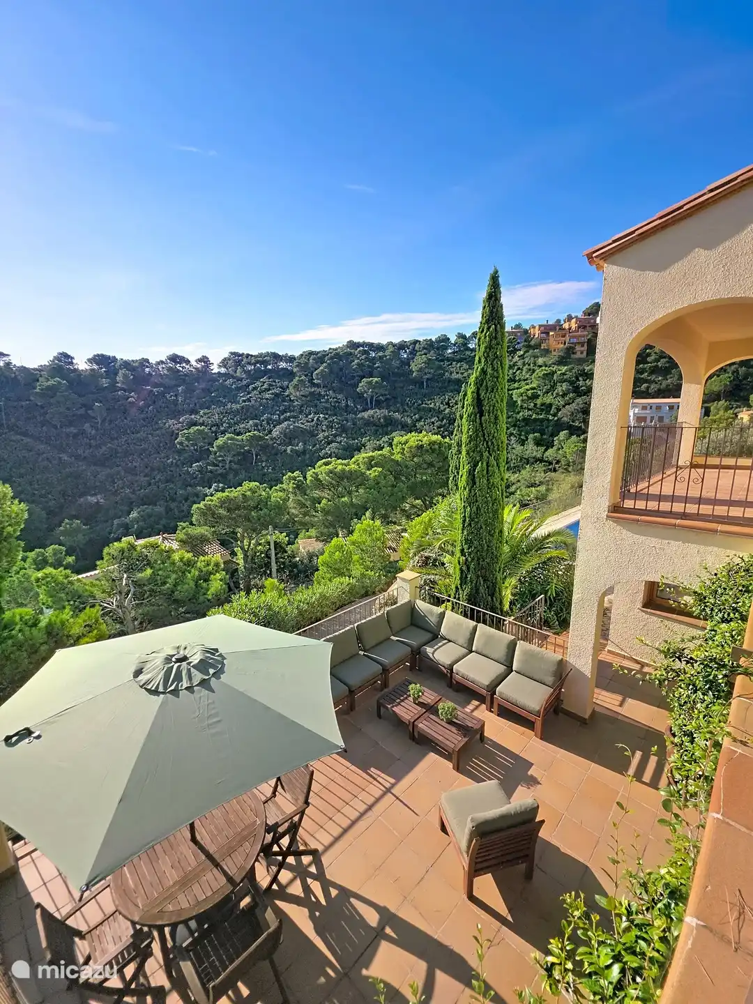 Le cadre verdoyant de la Villa France