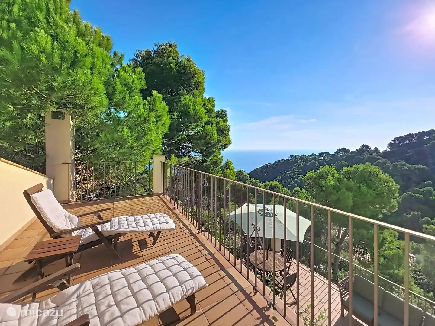 Terrasse de la chambre principale de la Villa France