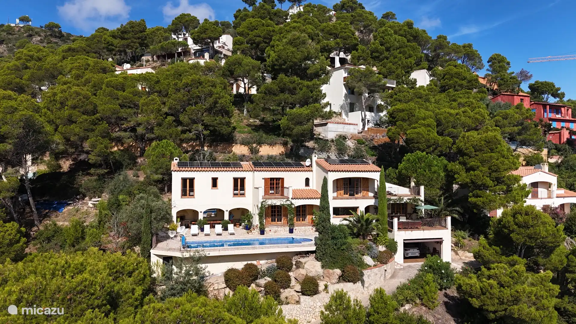 Villa France photographiée avec un drone.