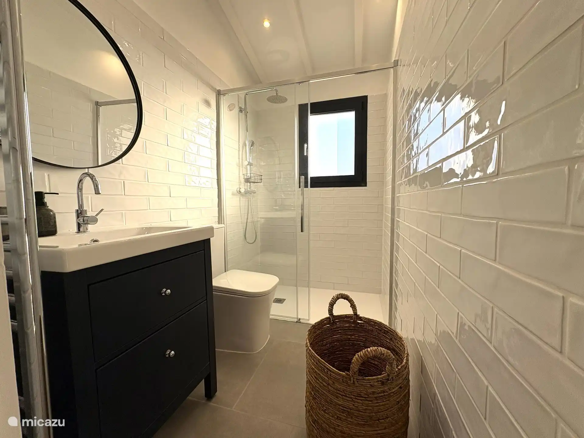 Losse badkamer boven met inloopdouche