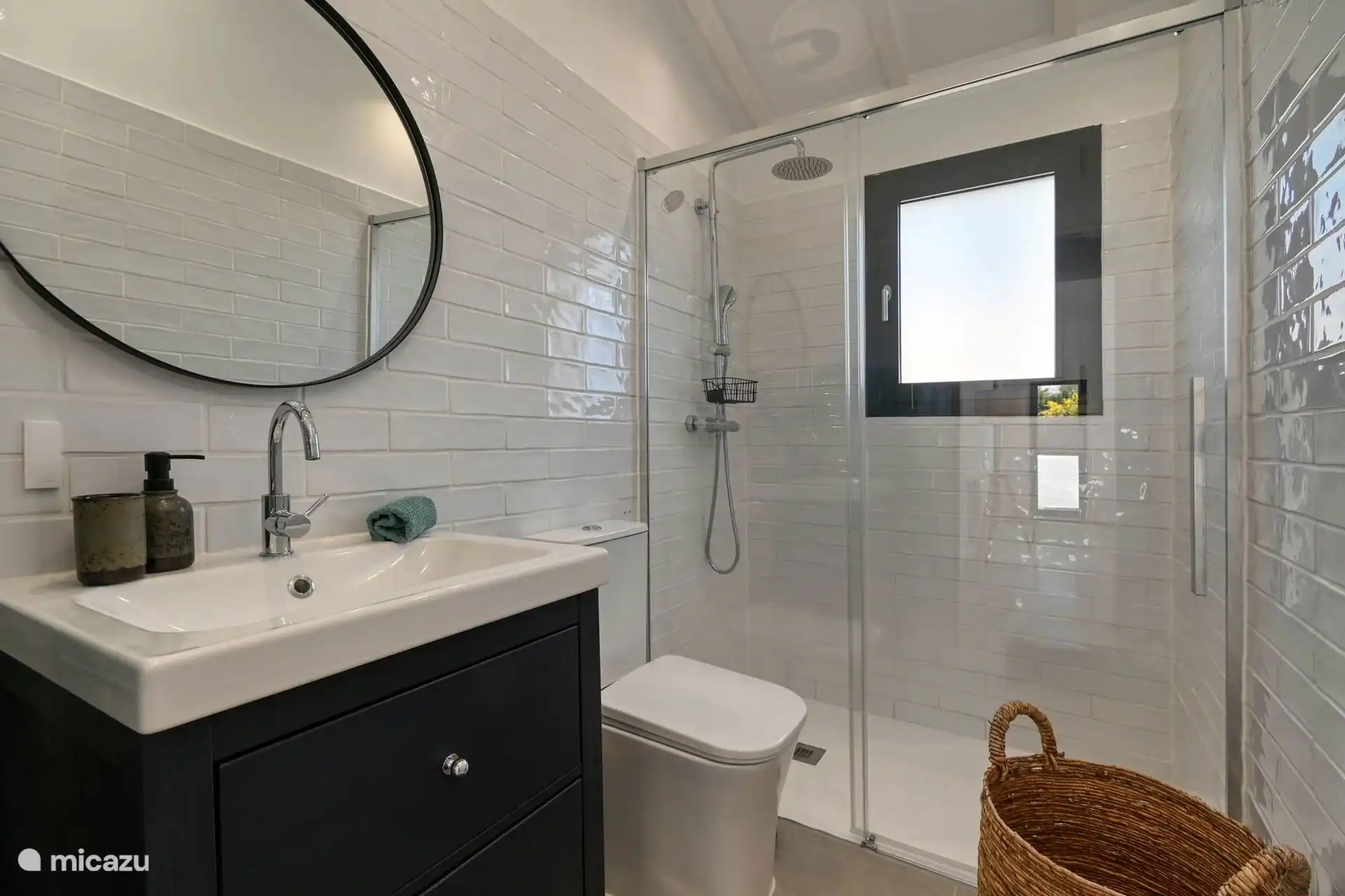 Shared bathroom upstairs