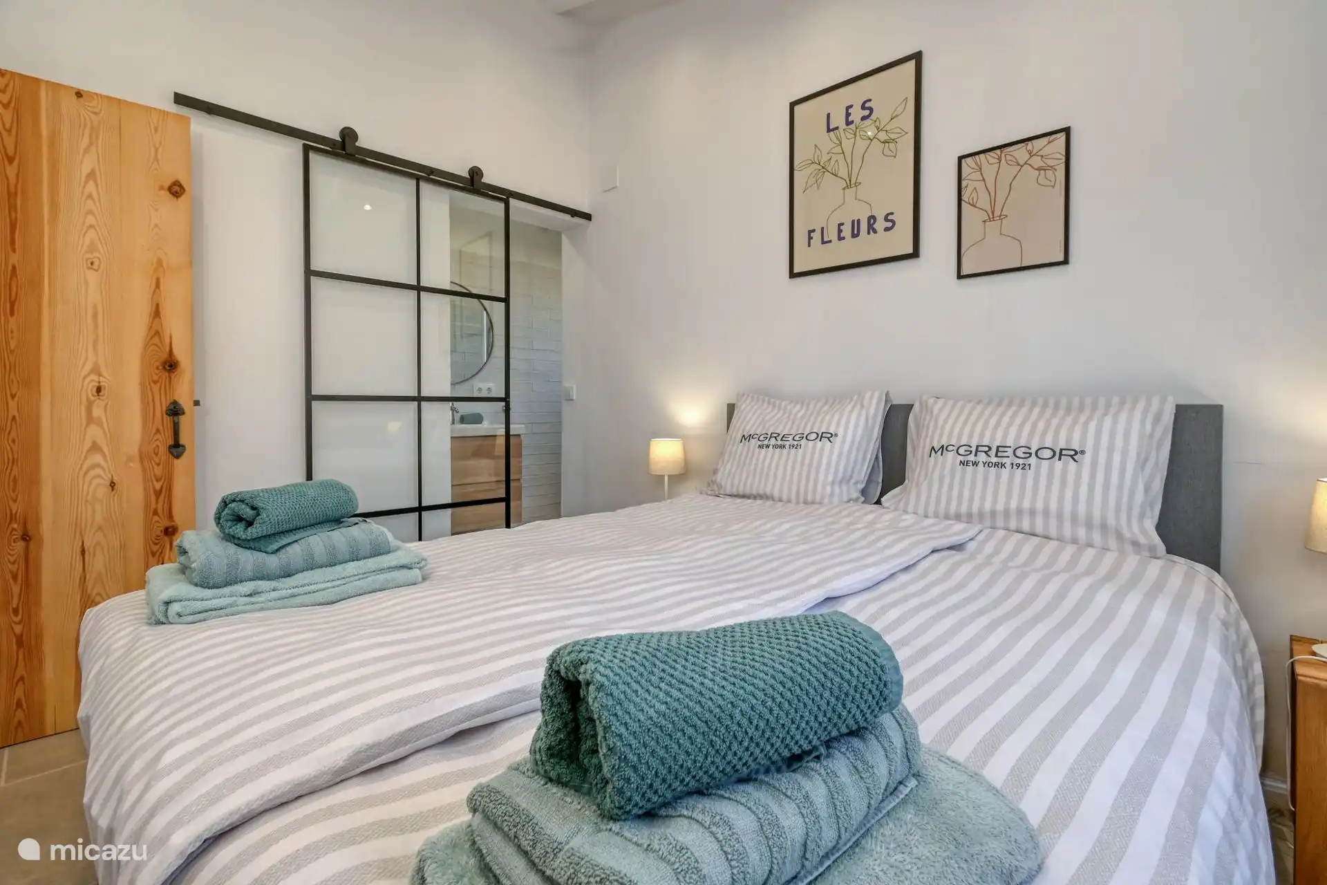 Bedroom 2 with double bed 160x200 and another ensuite bathroom