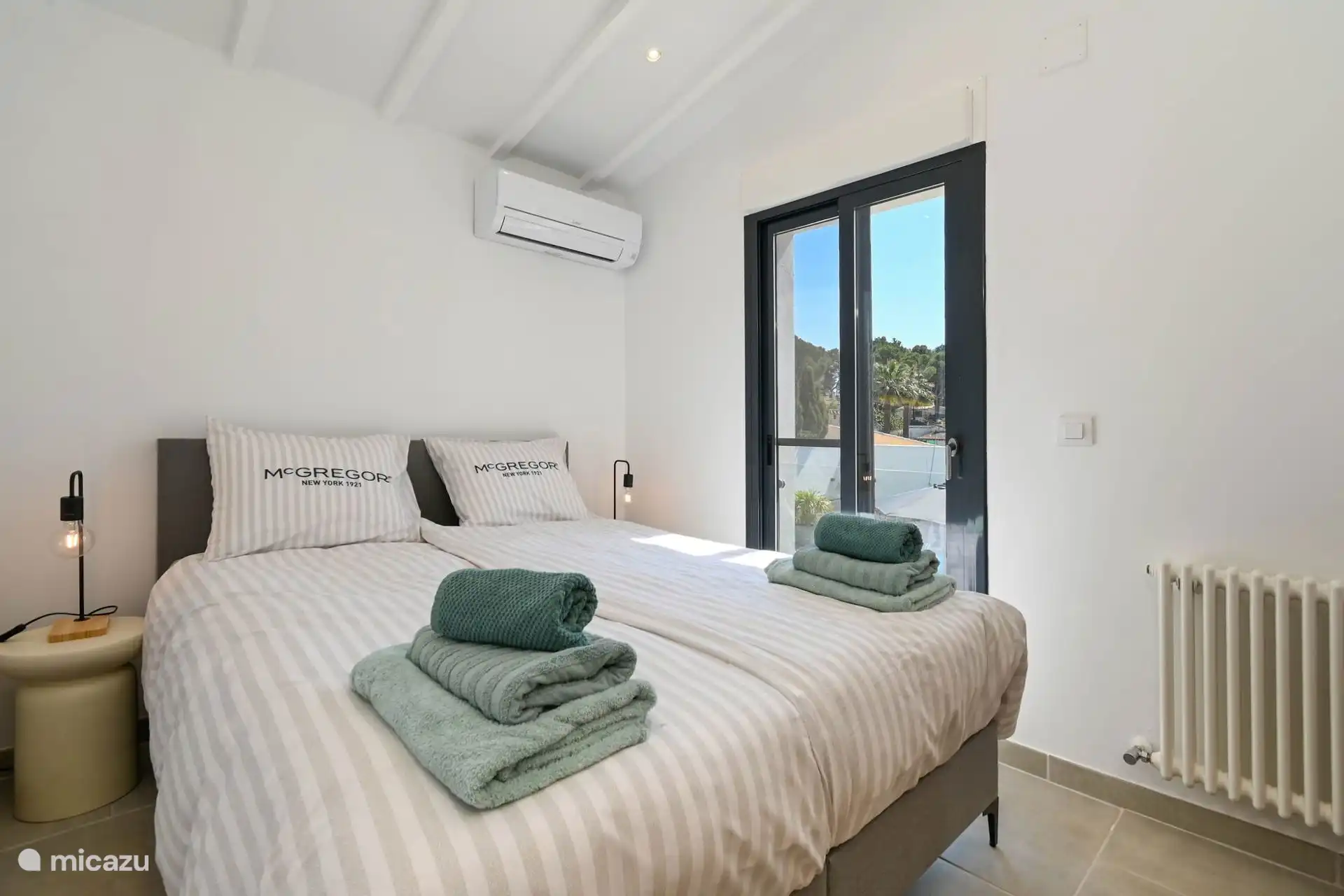 Bedroom 2 with double bed 160x200