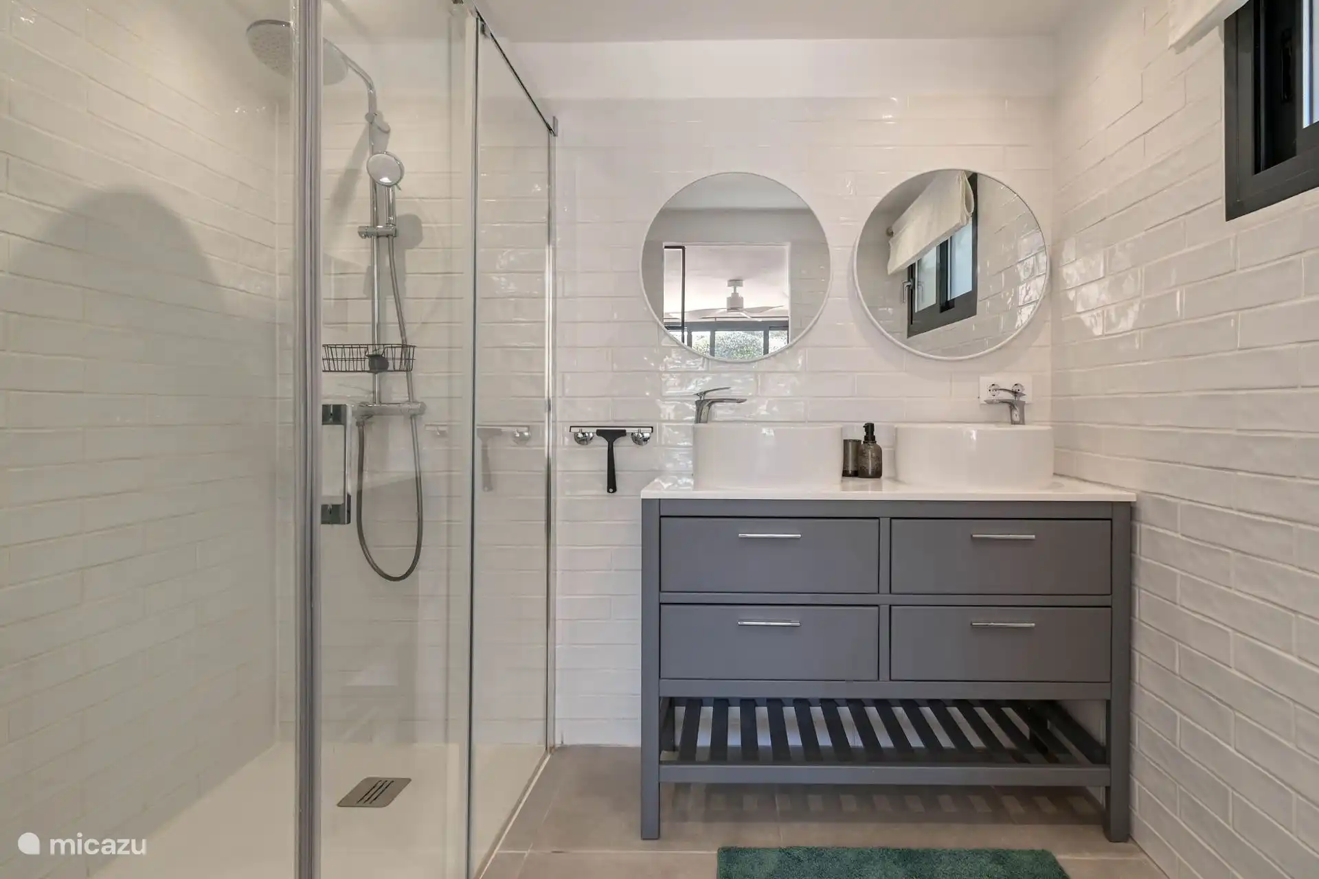 Bathroom ensuite downstairs