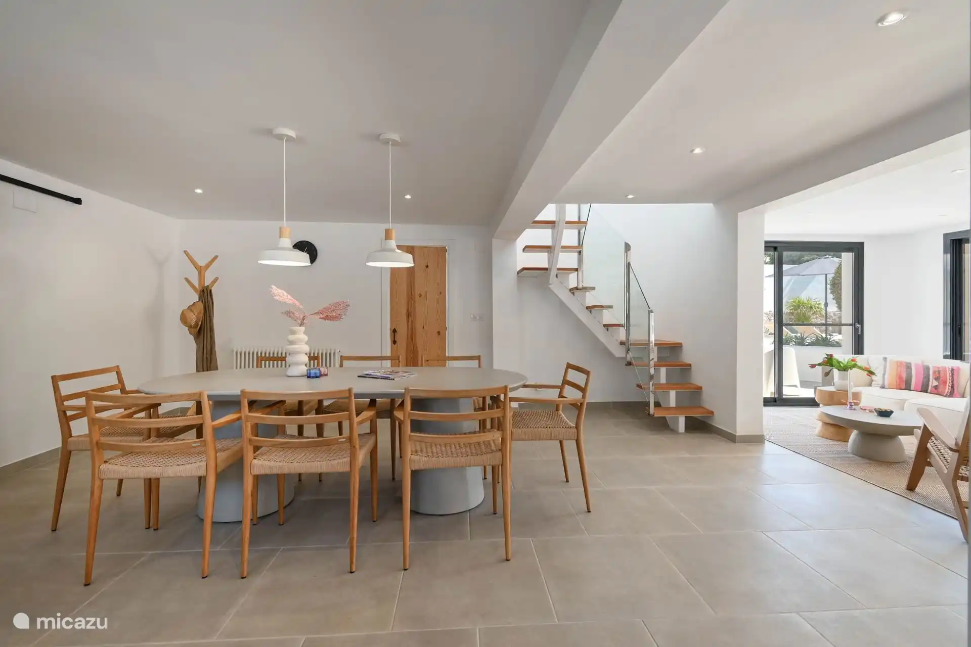 Internal stairs to the 3 bedrooms upstairs