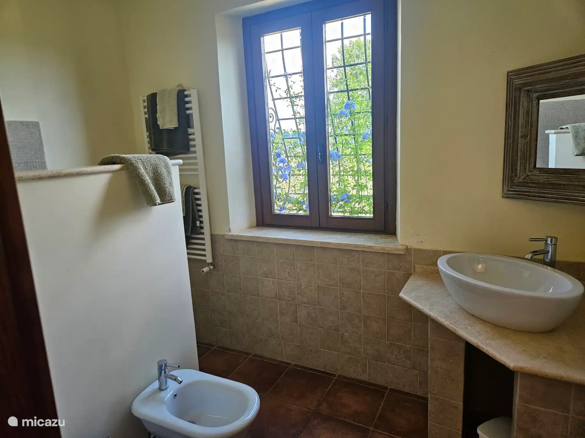 Eigen badkamer met douche voor de zuidelijke slaapkamer