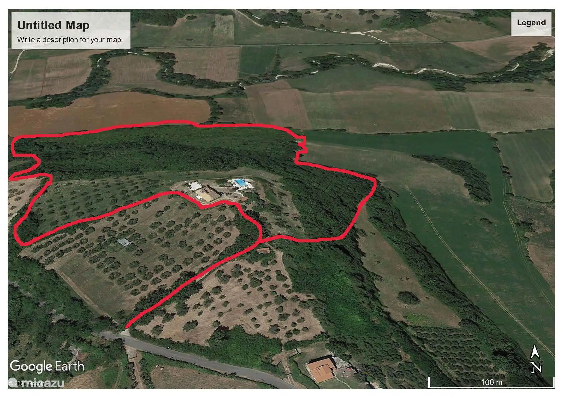 Villa Elefanti ligt ~200 m van de dichtstbijzijnde kleine weg en de dichtstbijzijnde buur.  De villa wordt omringd door 13 hecares (~32 acres) eigen land