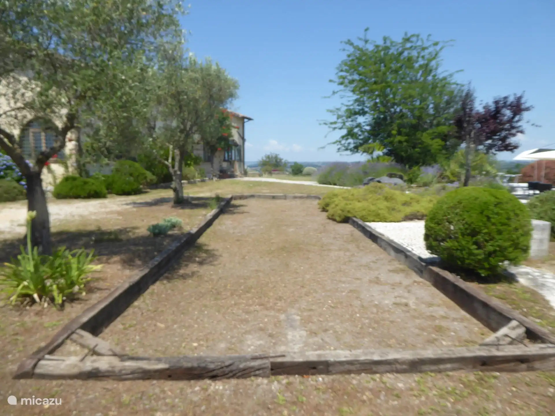 Volledig formaat petanque court.
