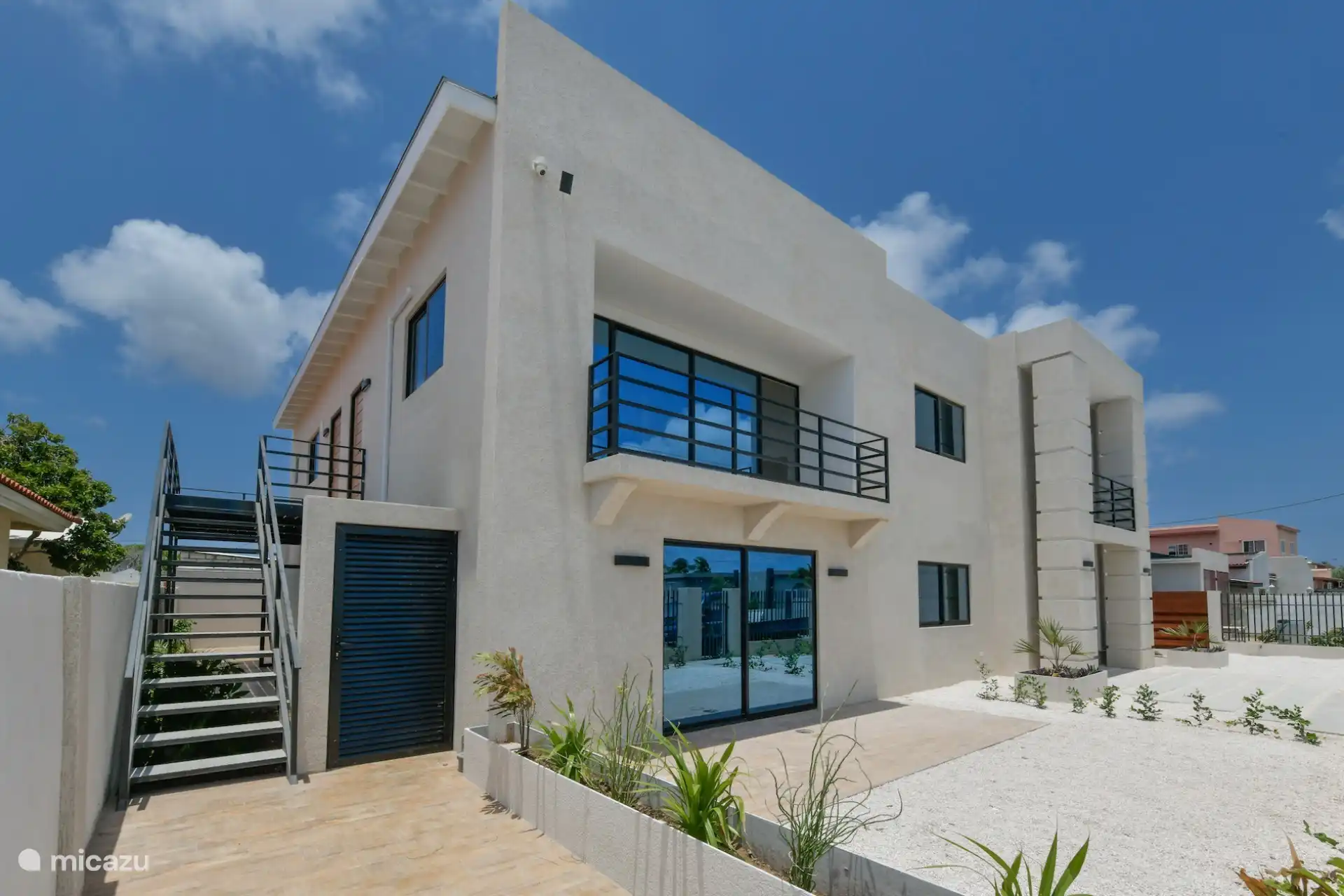 Apartamento de entrada con balcón 