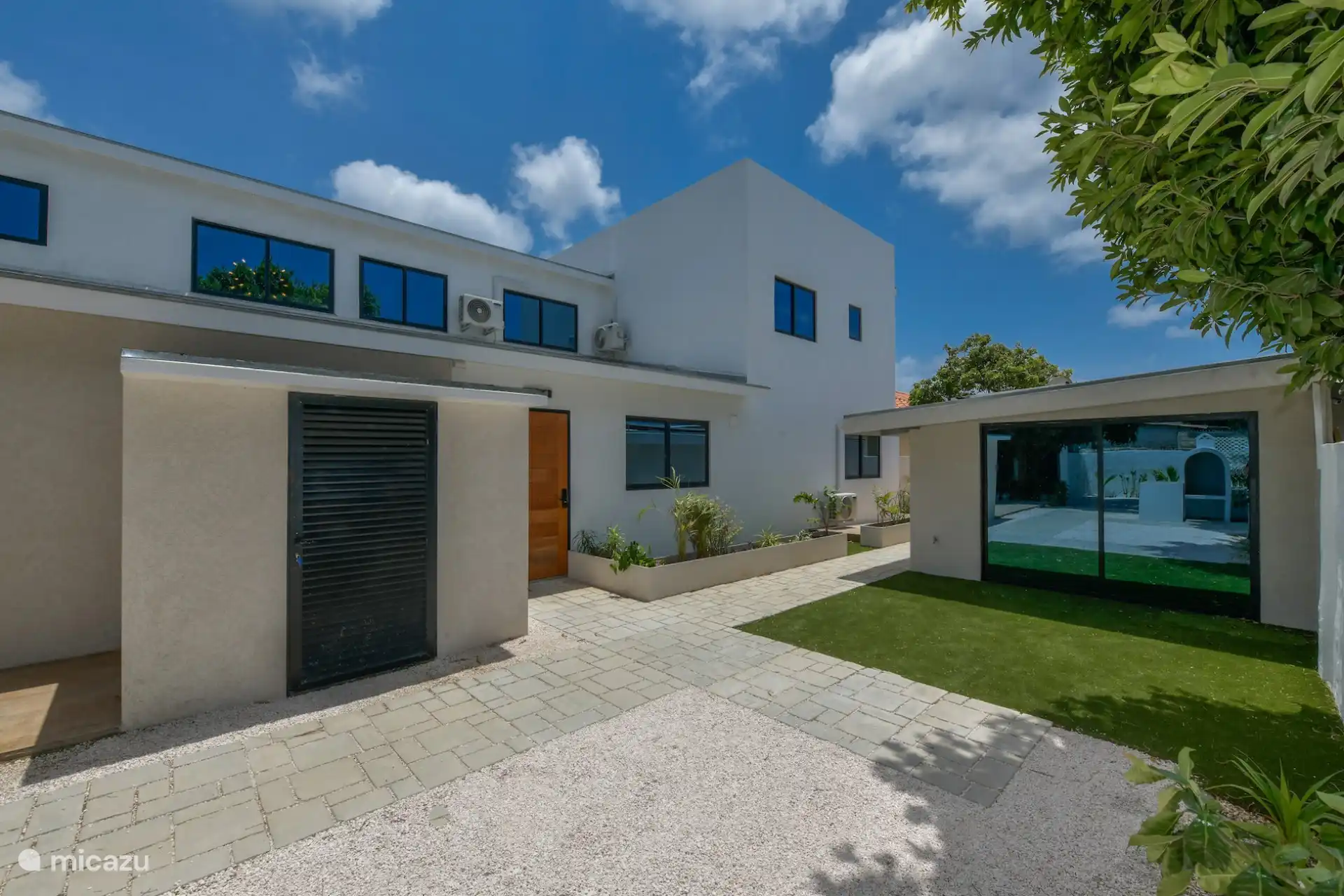 Parte trasera del complejo