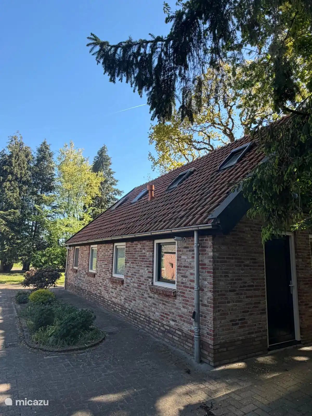 Zijkant huisje
