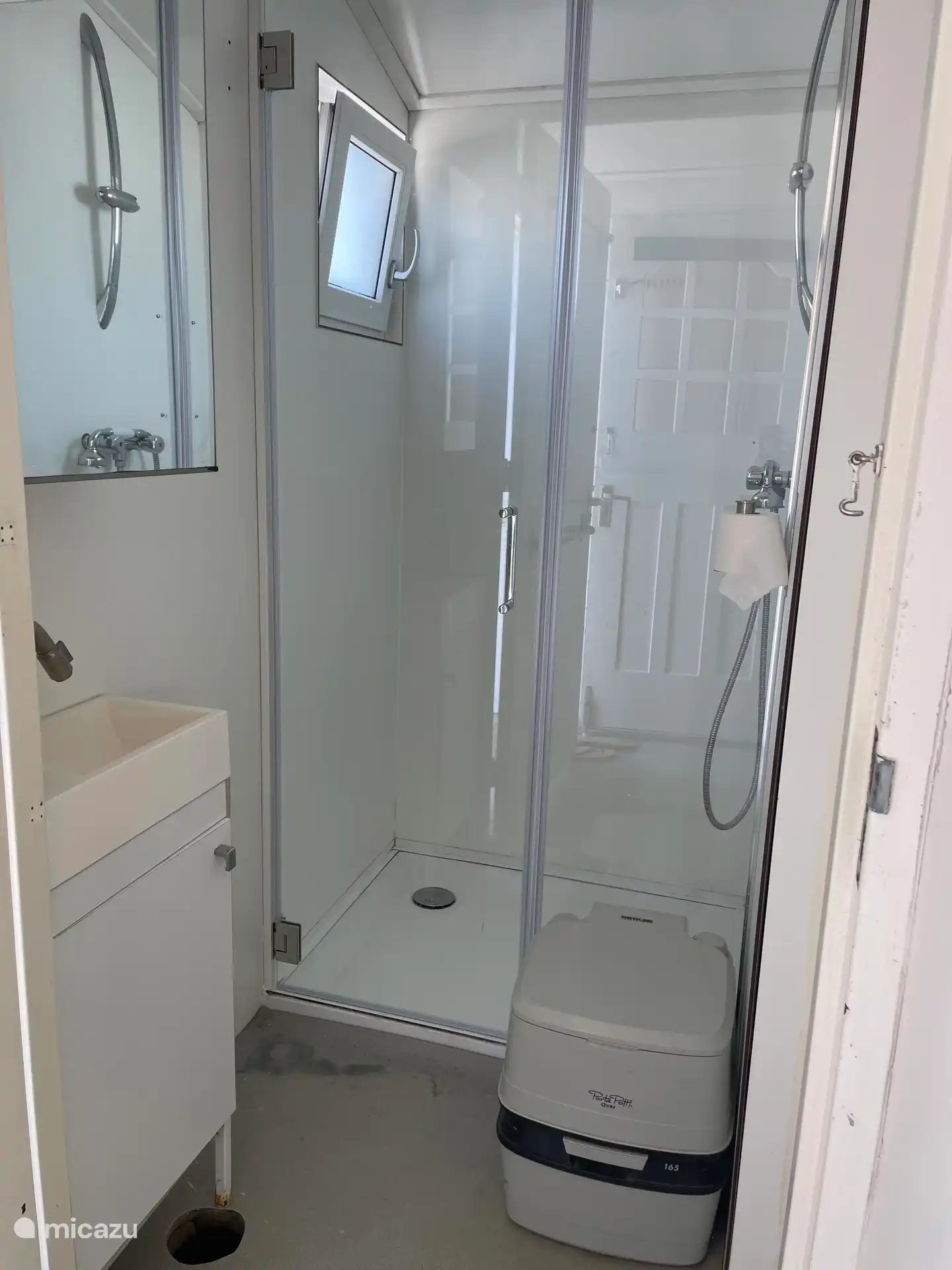 Ducha caliente y baño portátil