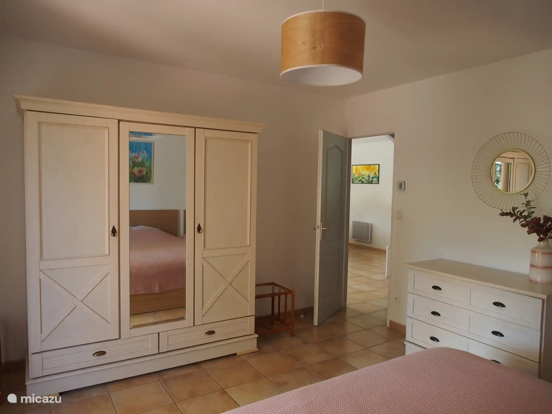 Ouderslaapkamer met toegang tot het terras