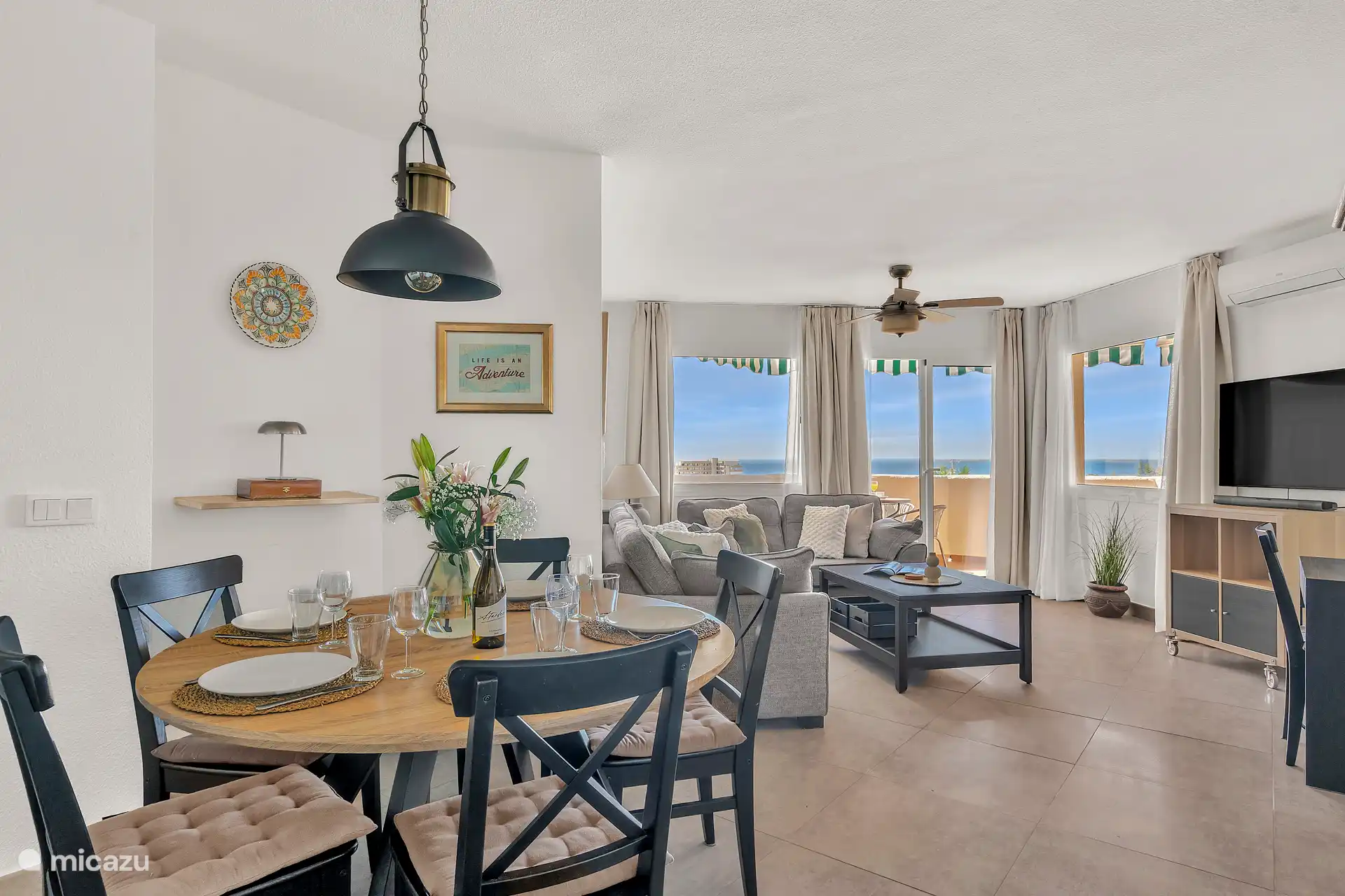 Assez d’espace de vie pour 4 à un maximum de 5 personnes.