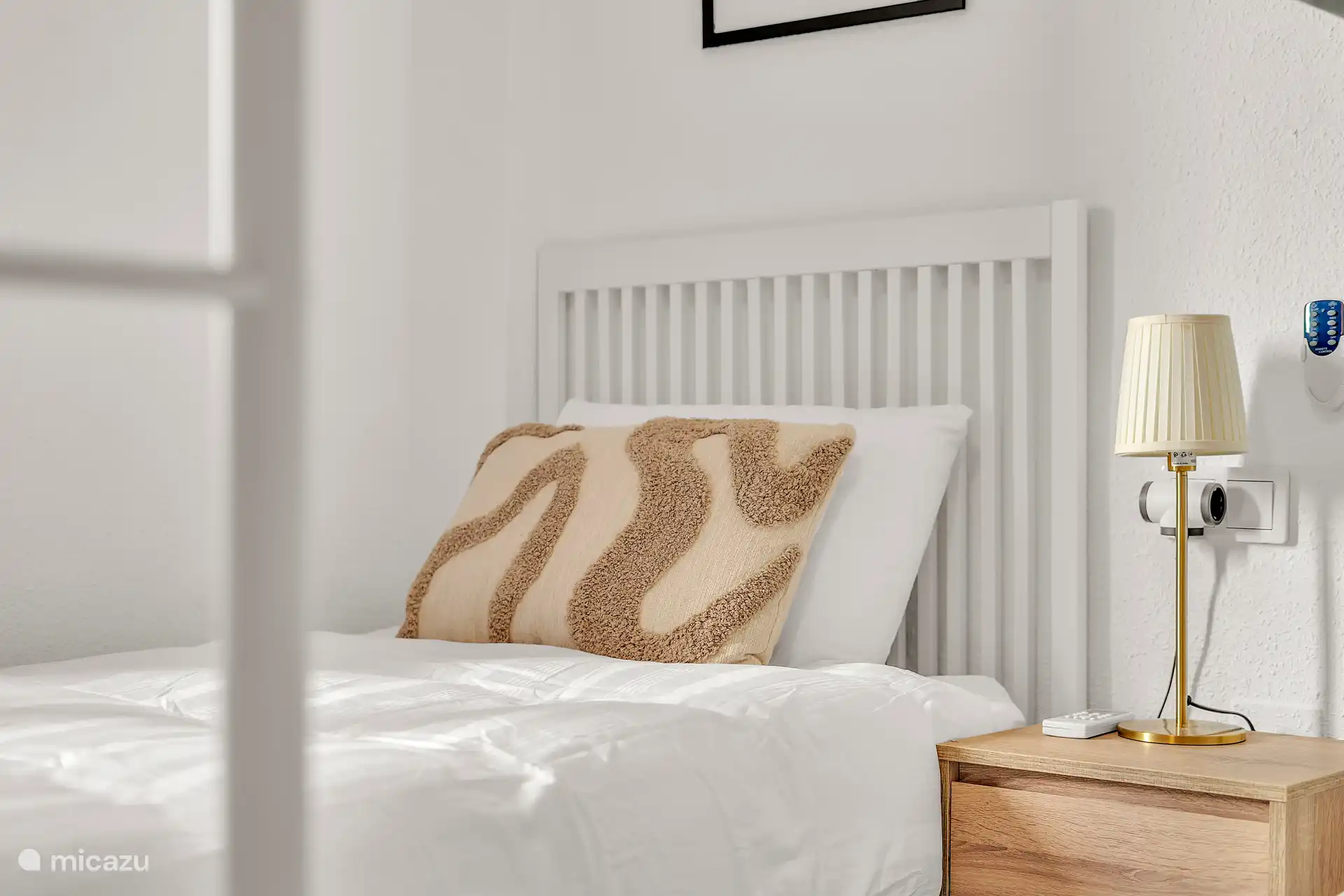 Les appareils et l’éclairage peuvent être contrôlés depuis le lit.