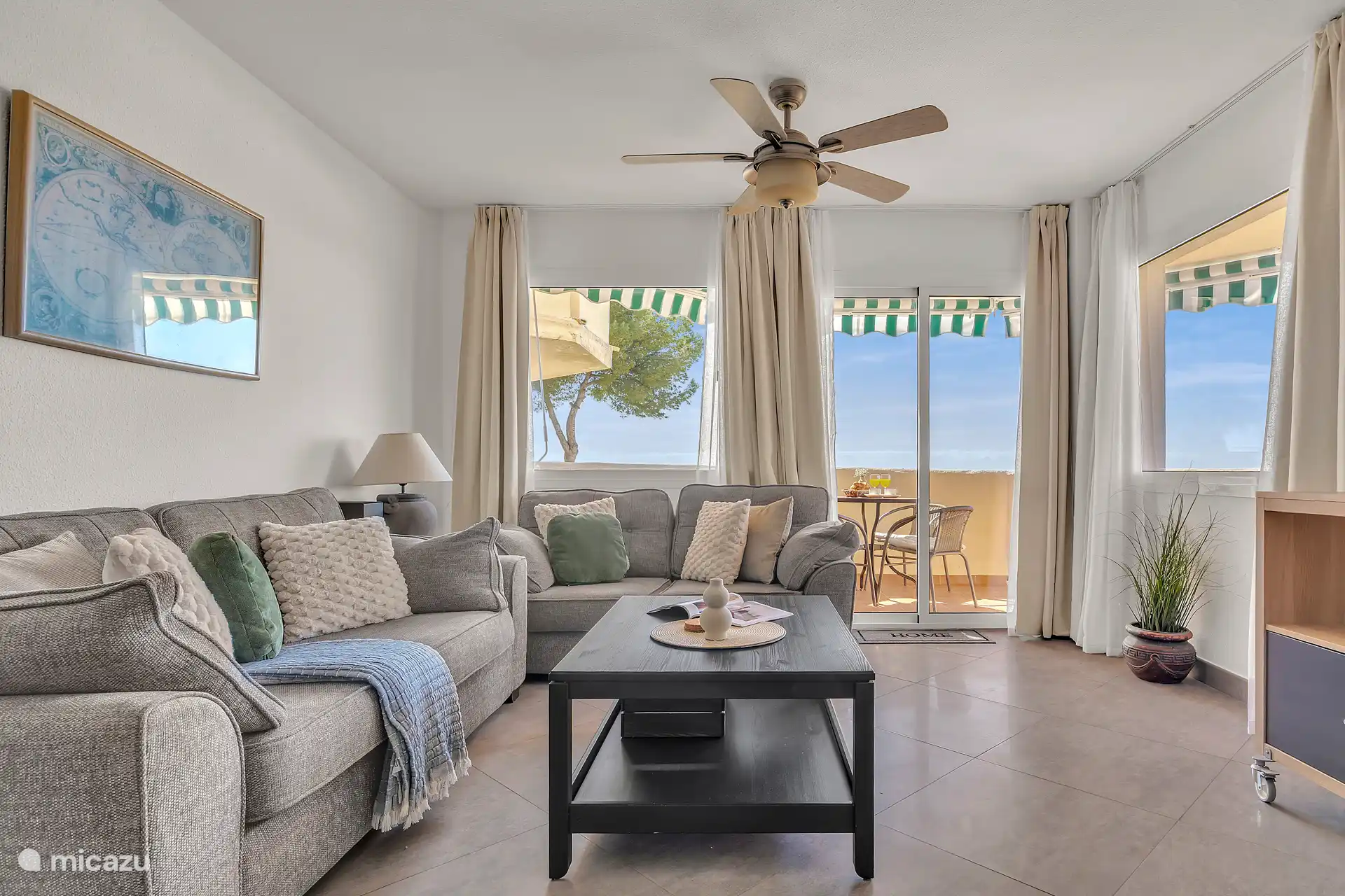 En plus de la climatisation (chauffage/climatisation), des ventilateurs de plafond sont également disponibles.