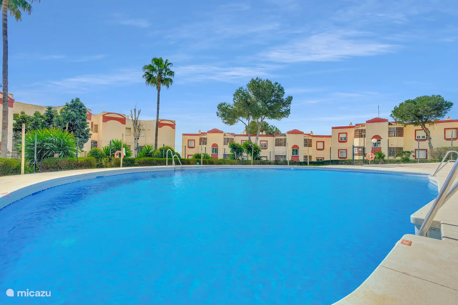 Vue depuis la piscine.