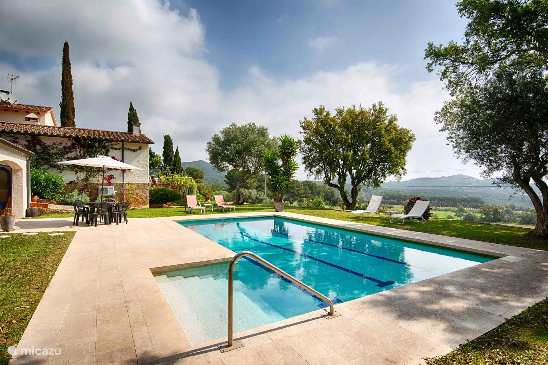 Zwembad en uitzicht Villa Girasol Begur
