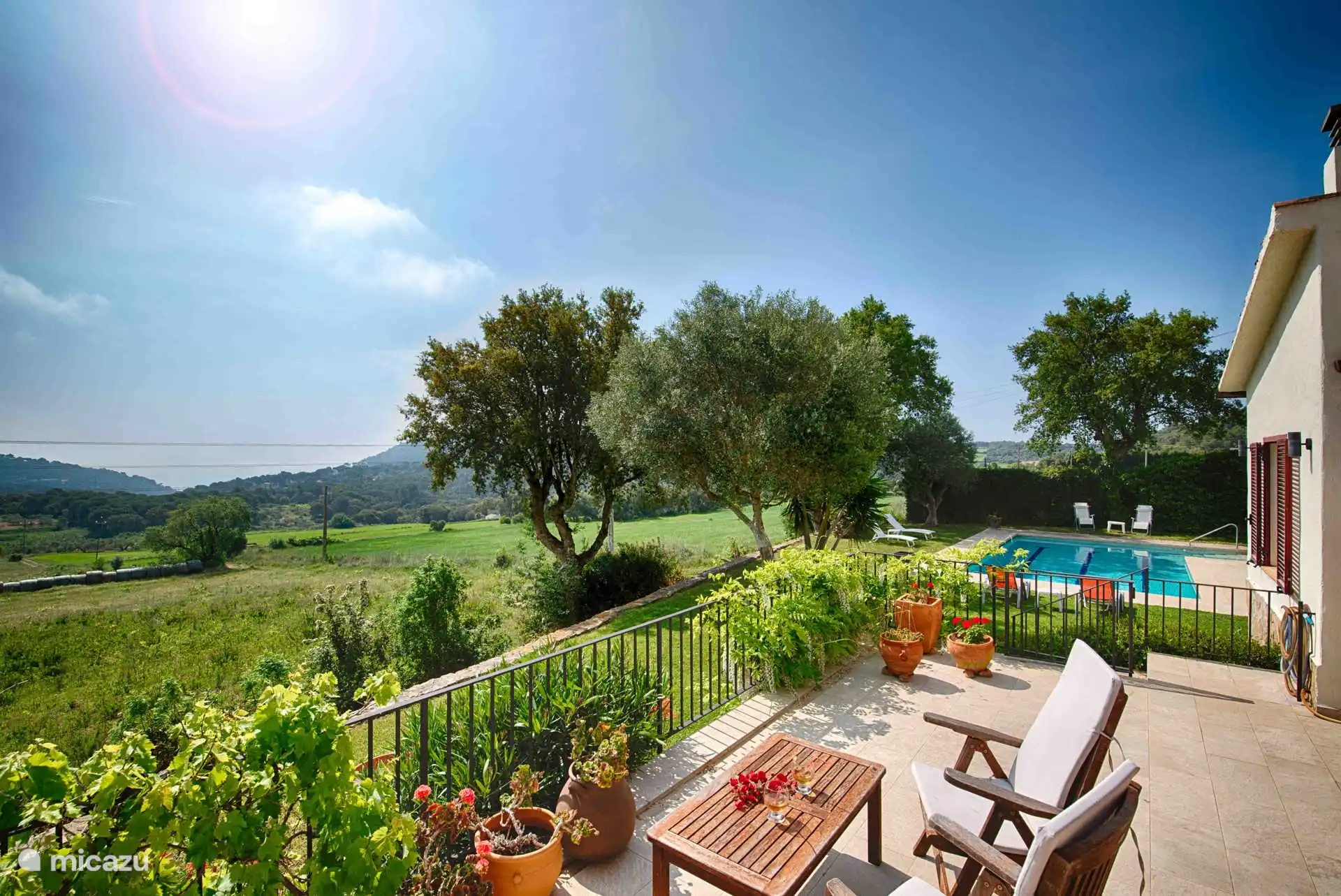Terras, zwembad, uitzicht Villa Girasol