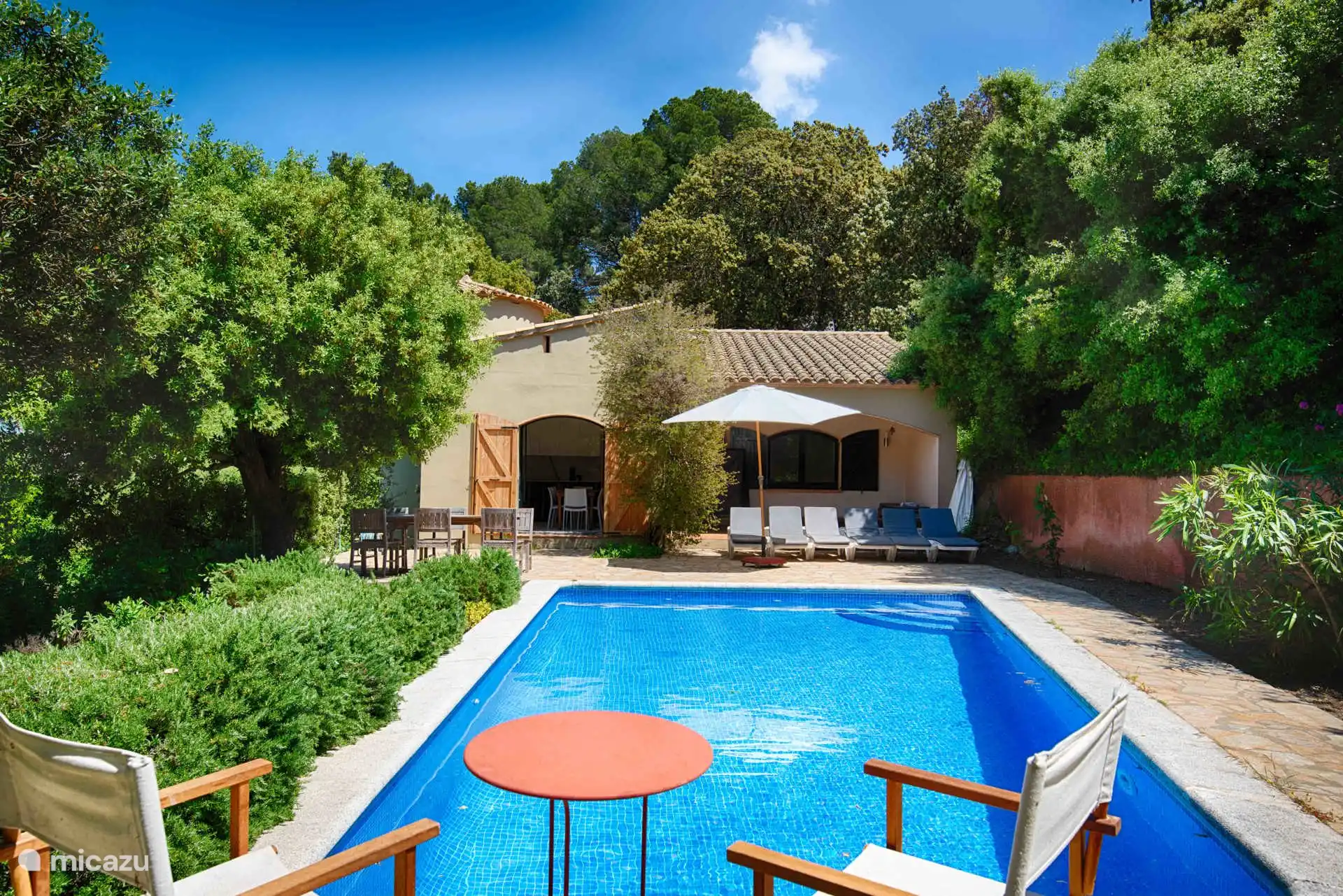 Piscine et terrasse Casa Romani