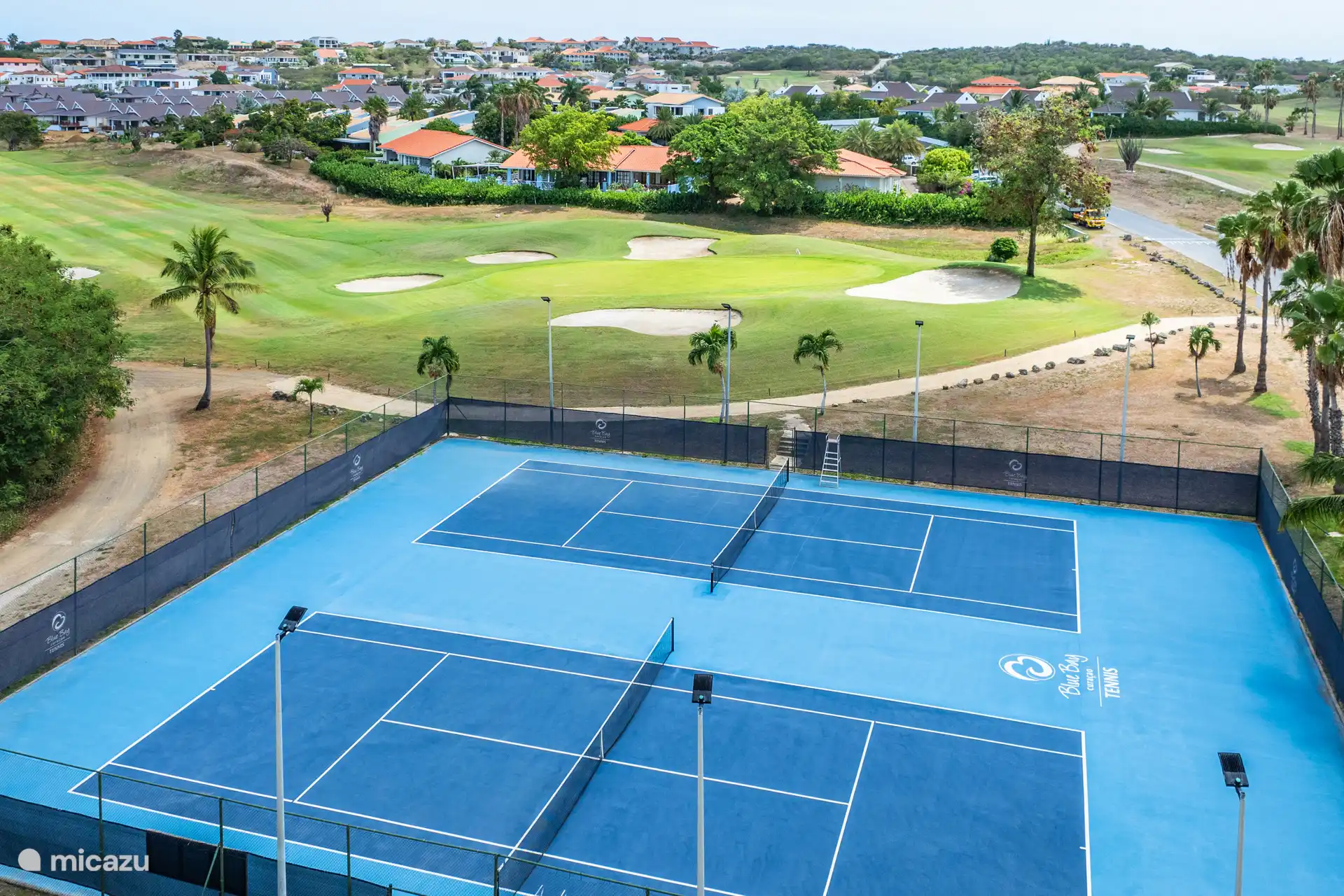 Tennisbanen en diverse watersportmogelijkheden