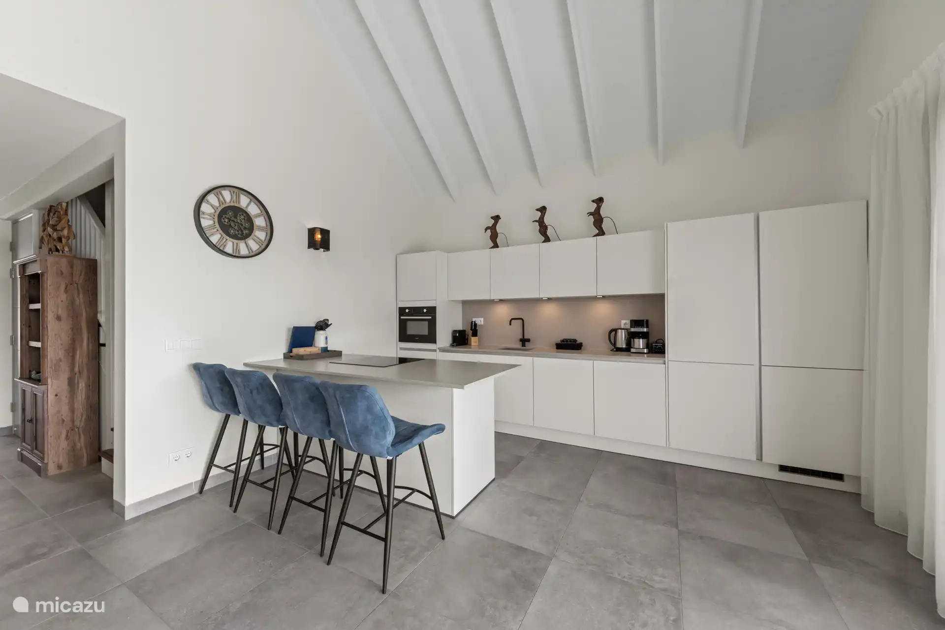 Moderne keuken voor het bereiden van eigen maaltijden.